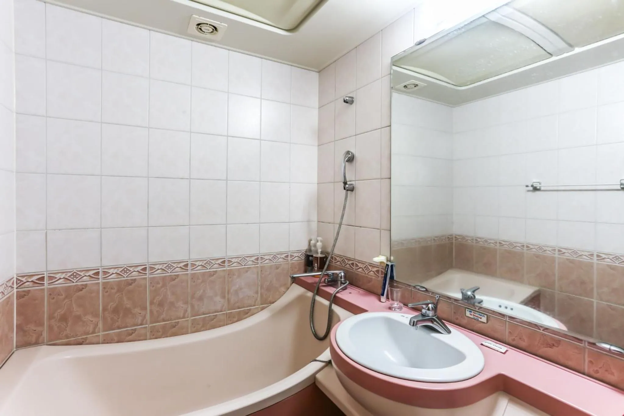 Bathroom in Fantastic Ocean View Sydney Hotel