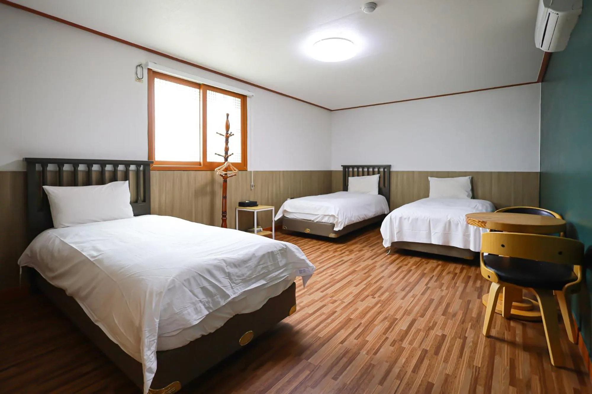 Bed in Fantastic Ocean View Sydney Hotel