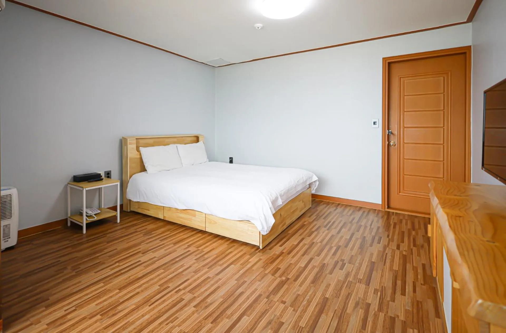 Bed in Fantastic Ocean View Sydney Hotel