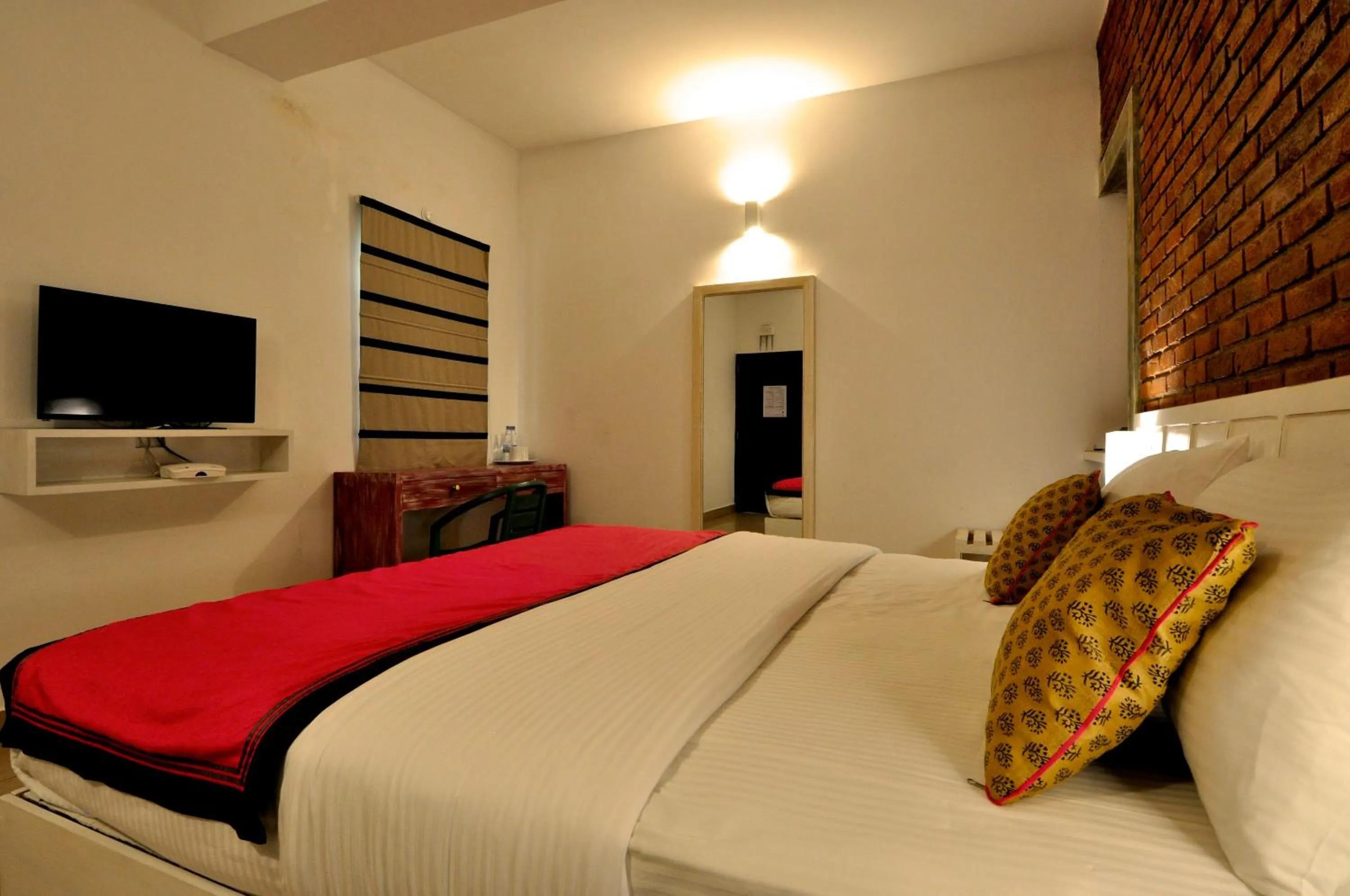 Bedroom, Bed in Clock Inn Dehiwala
