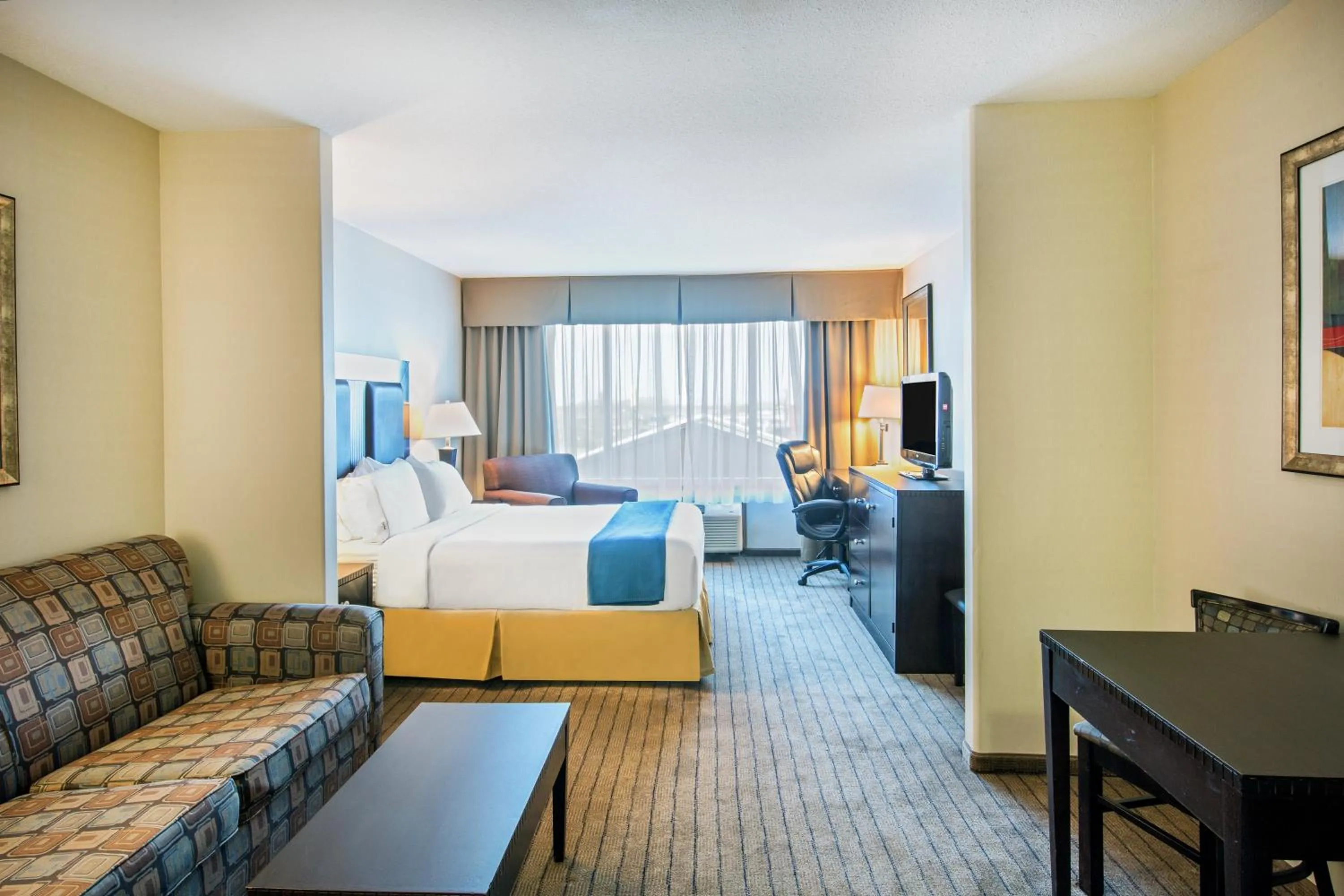 Bedroom in Holiday Inn Express Hotel & Suites Prince Albert