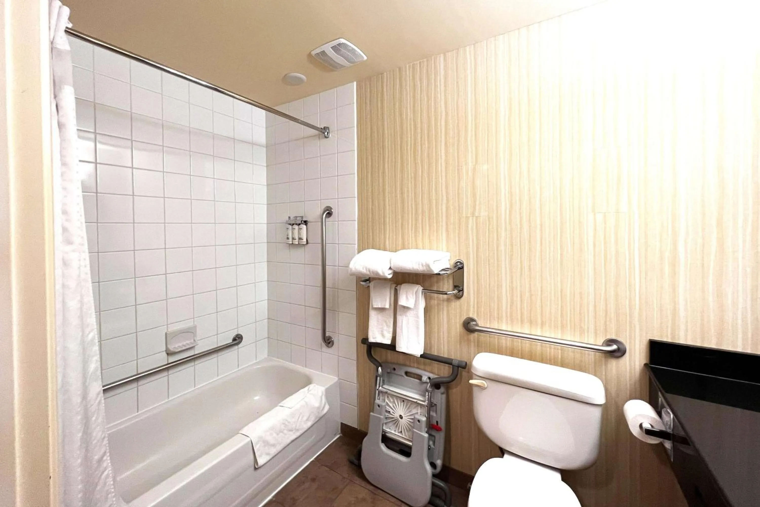 TV and multimedia in Ramada by Wyndham Prince Albert