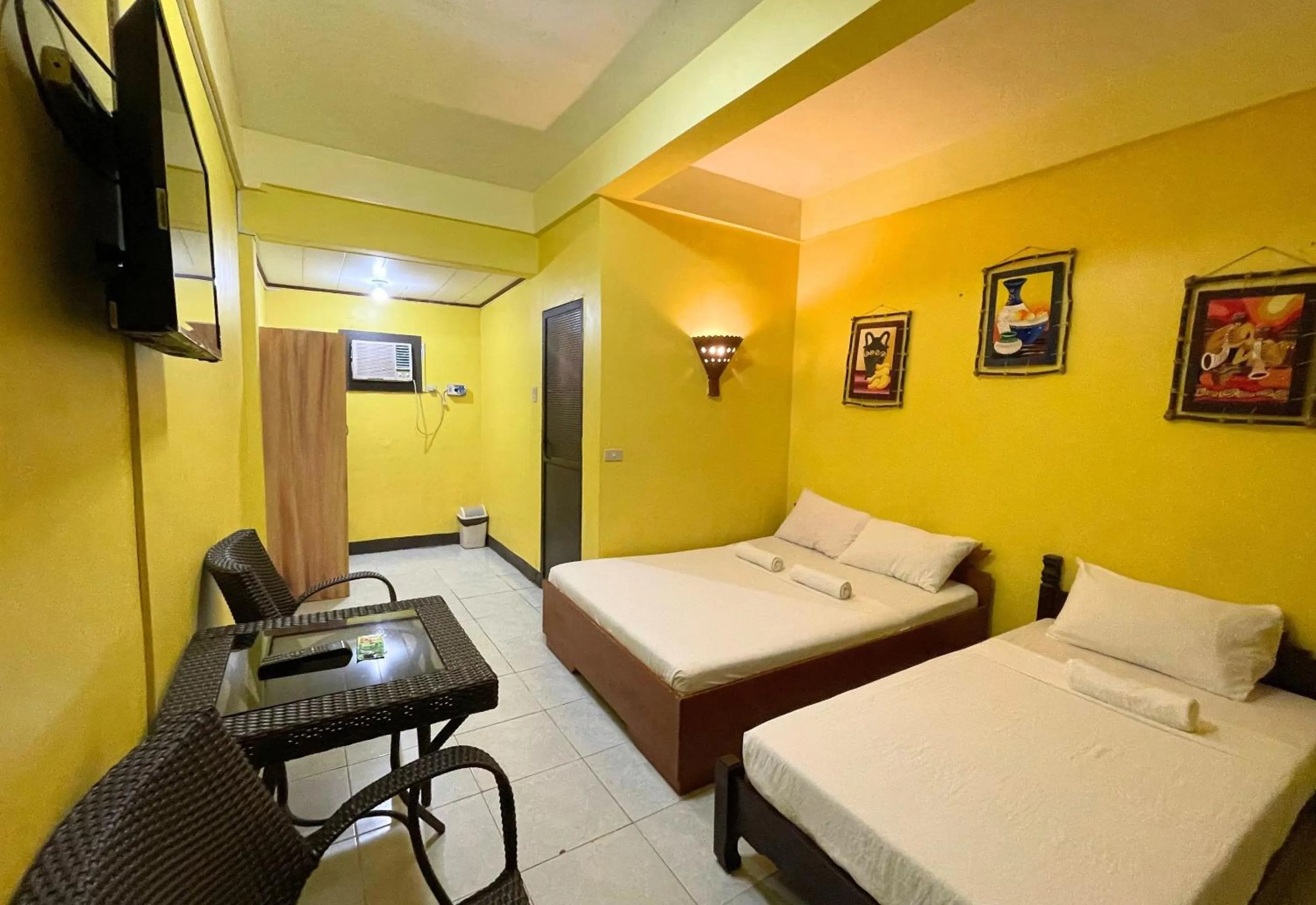 Bed in Simons Heritage Resort Puerto Galera