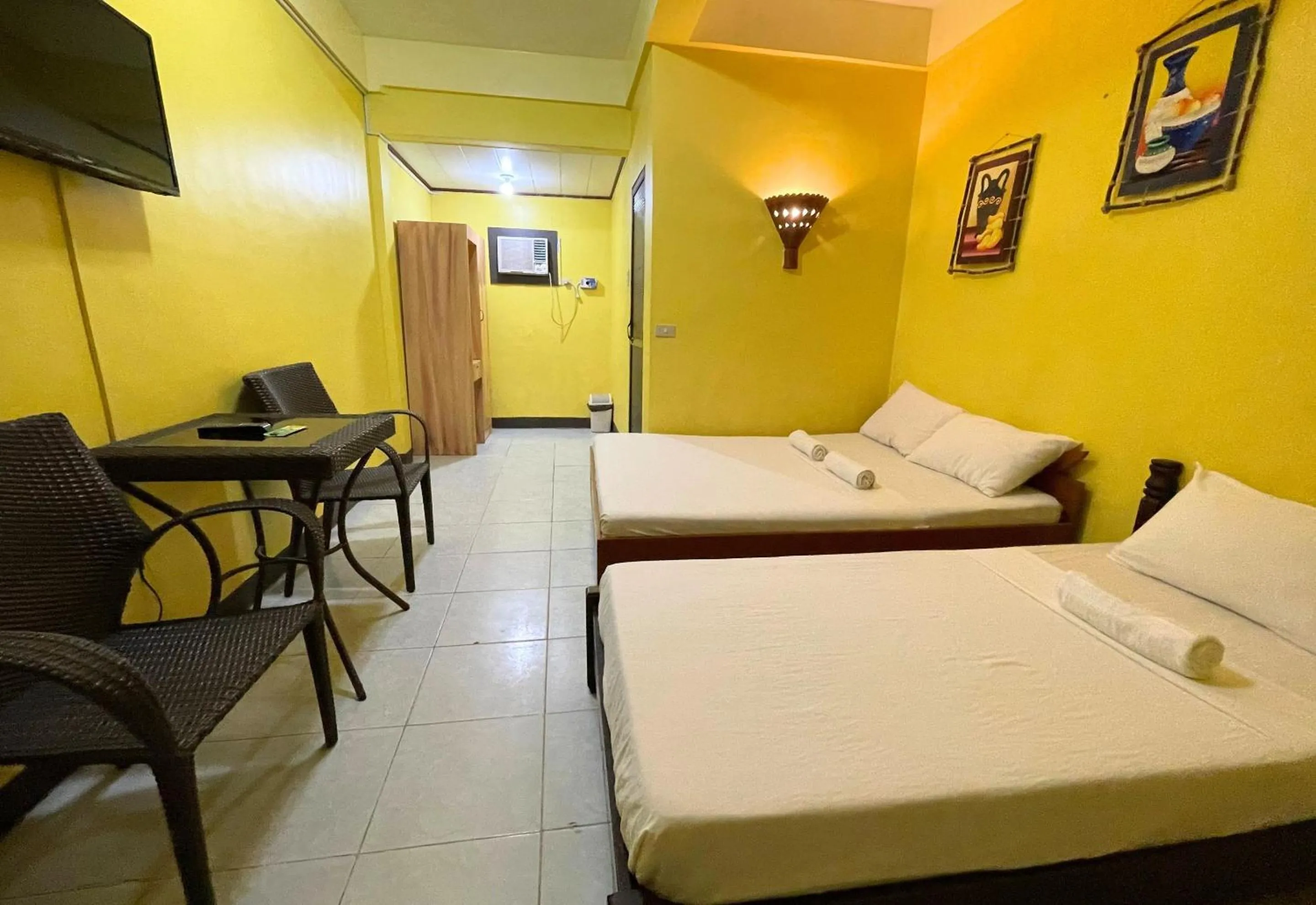 Bed in Simons Heritage Resort Puerto Galera