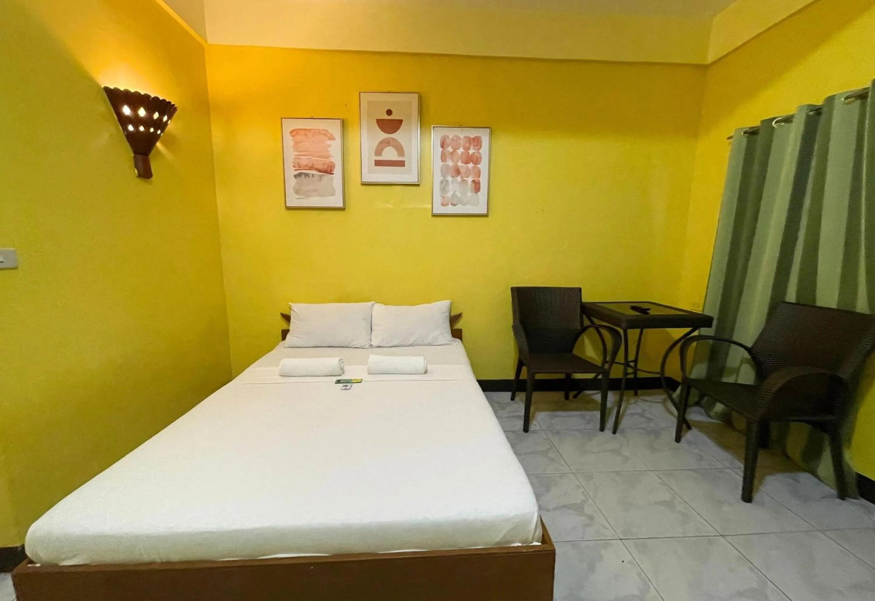 Bed in Simons Heritage Resort Puerto Galera