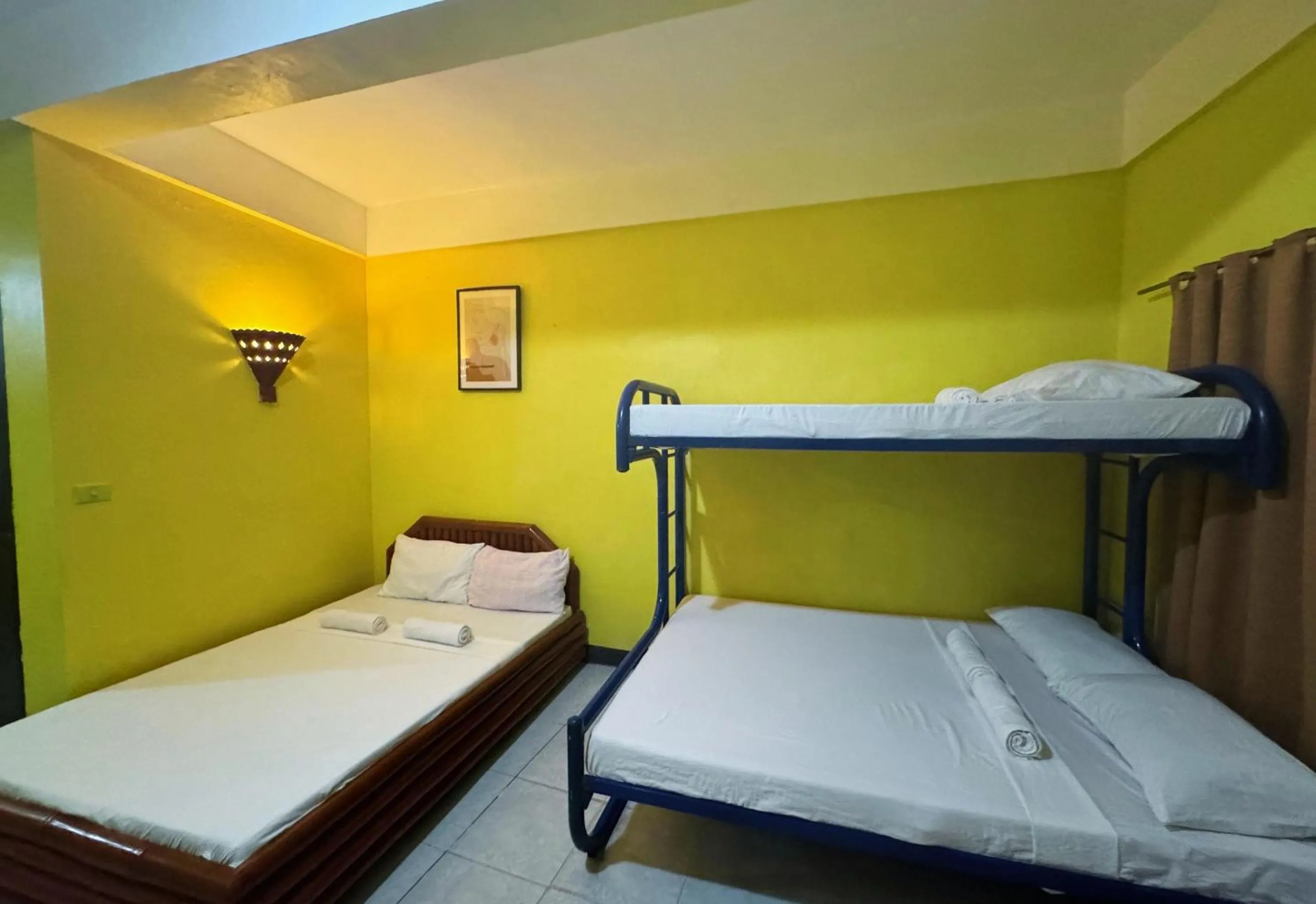 Bed in Simons Heritage Resort Puerto Galera