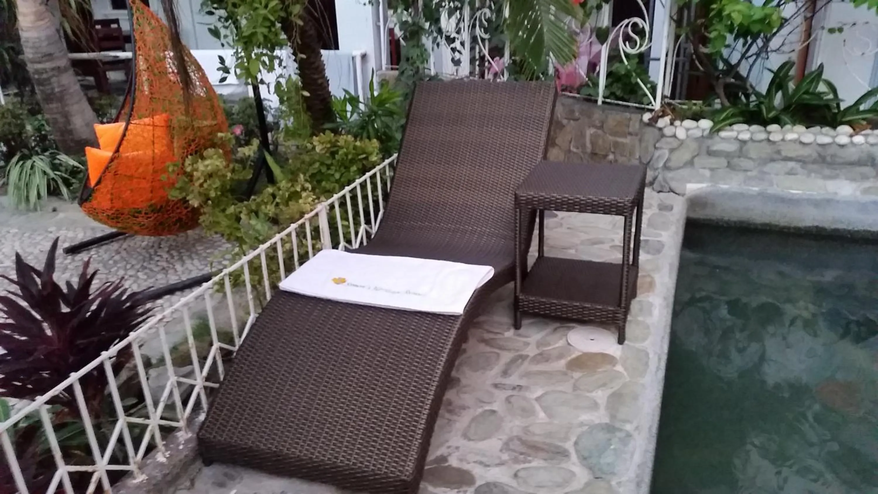 Swimming pool in Simons Heritage Resort Puerto Galera