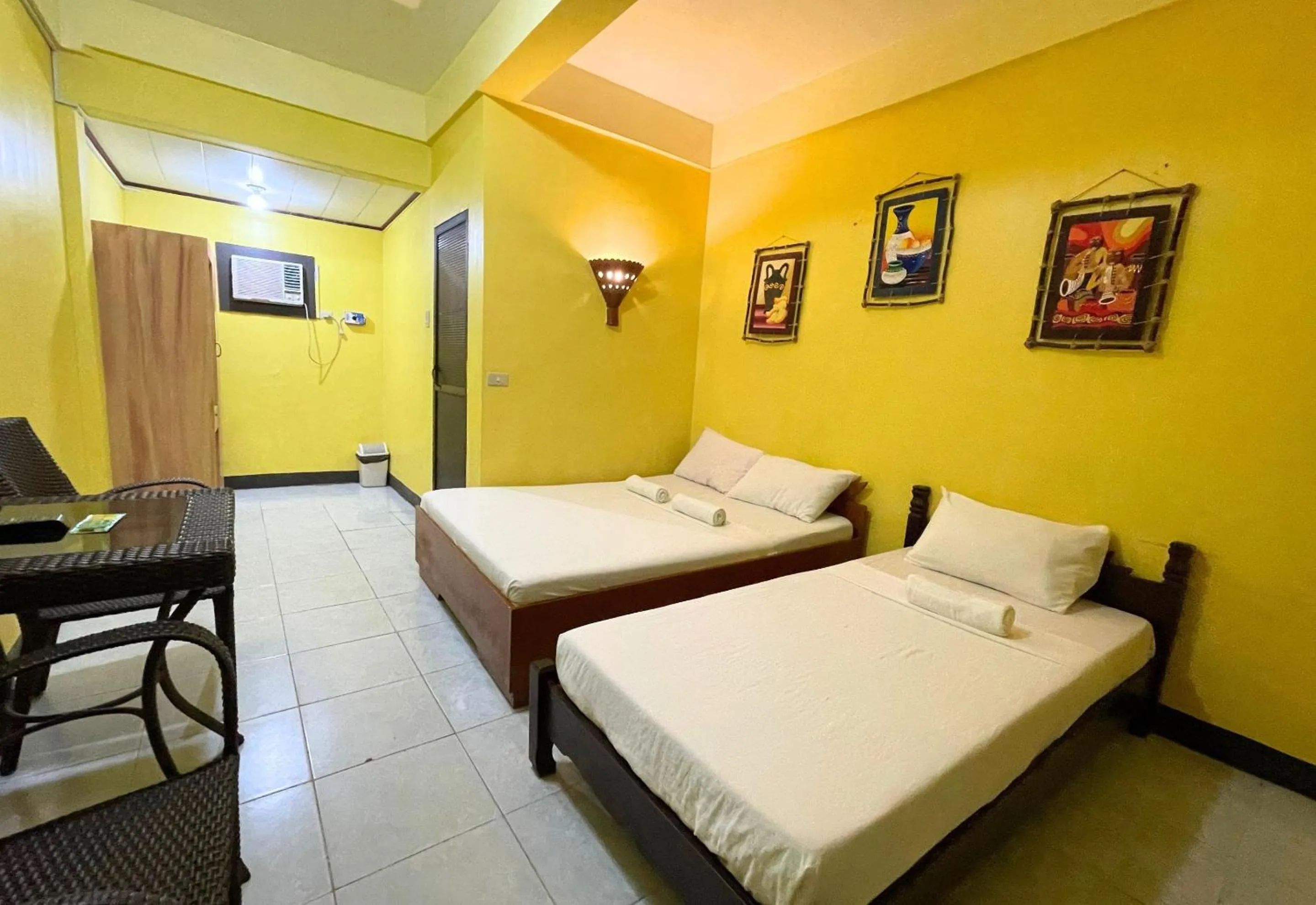 Bed in Simons Heritage Resort Puerto Galera