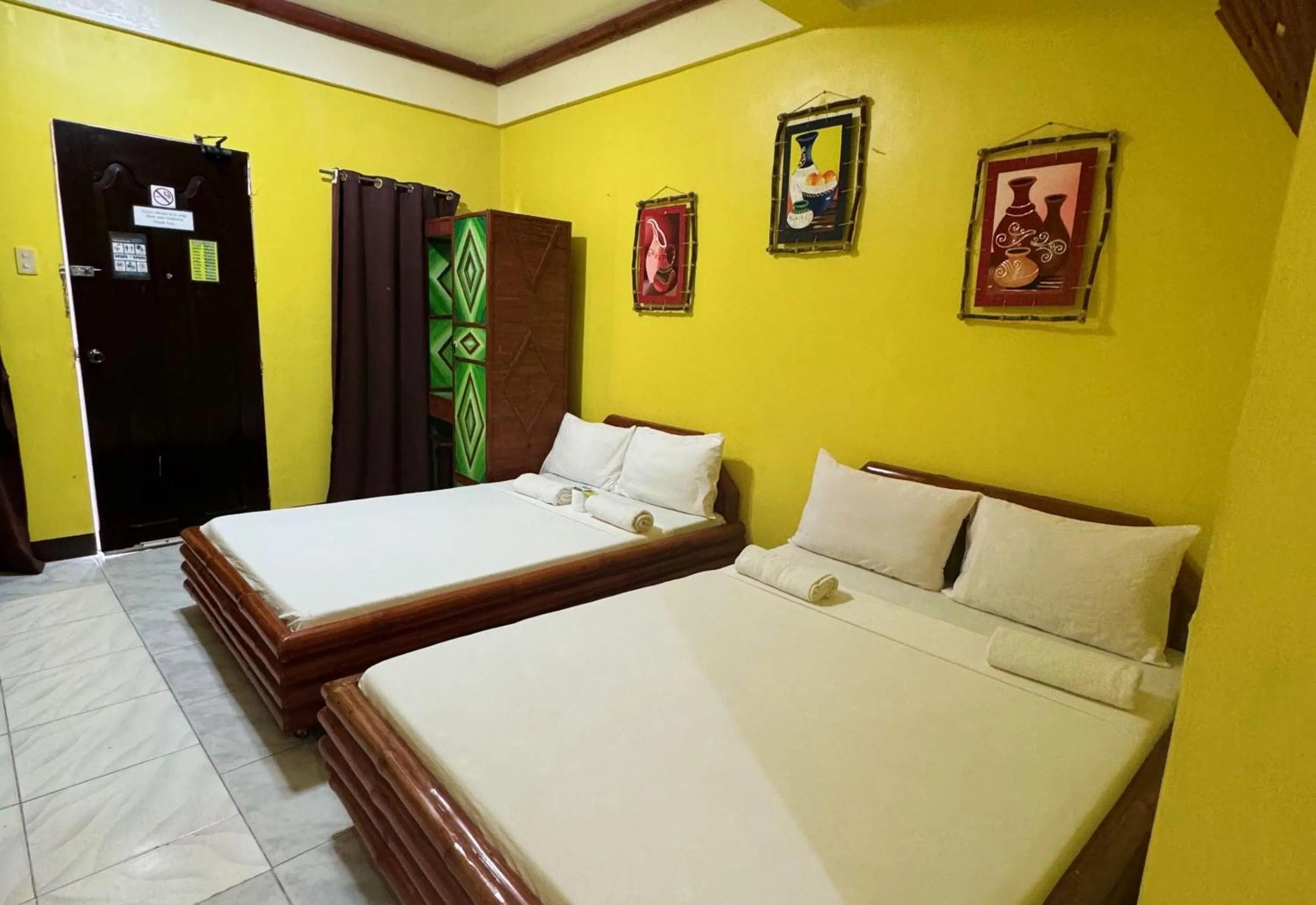 Bed in Simons Heritage Resort Puerto Galera