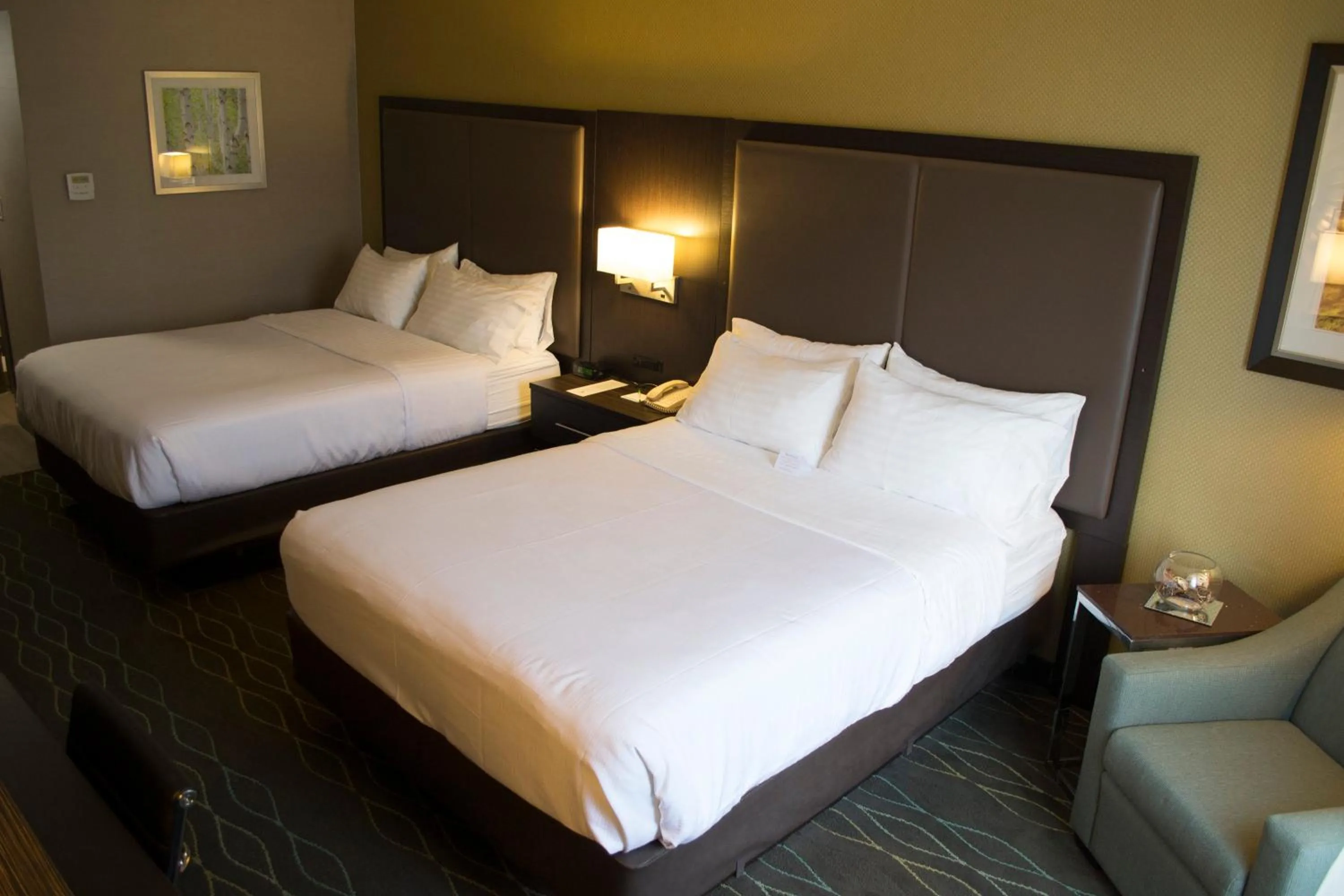 Photo of the whole room, Bed in Holiday Inn Sudbury by IHG
