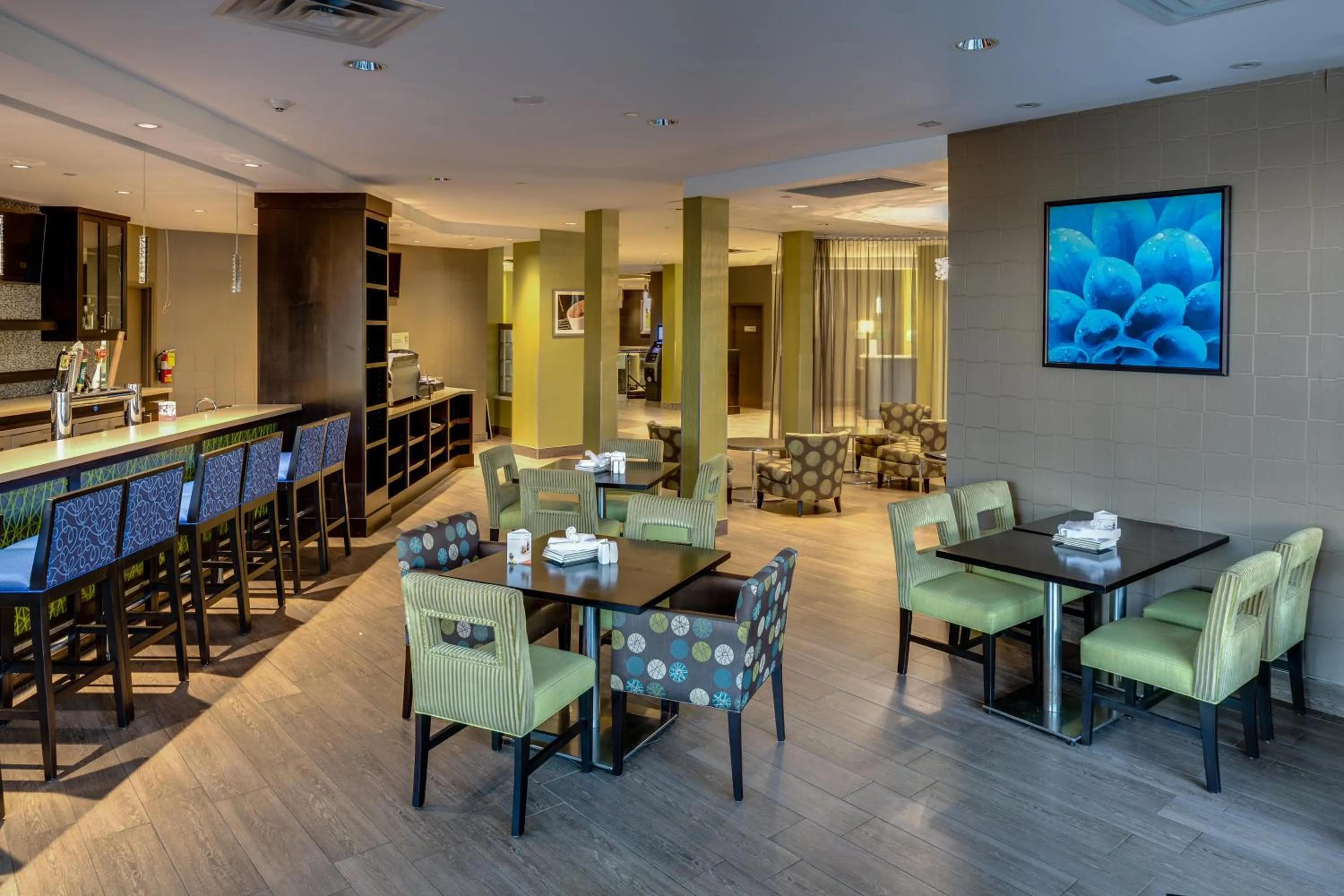 Lounge or bar in Holiday Inn Sudbury by IHG