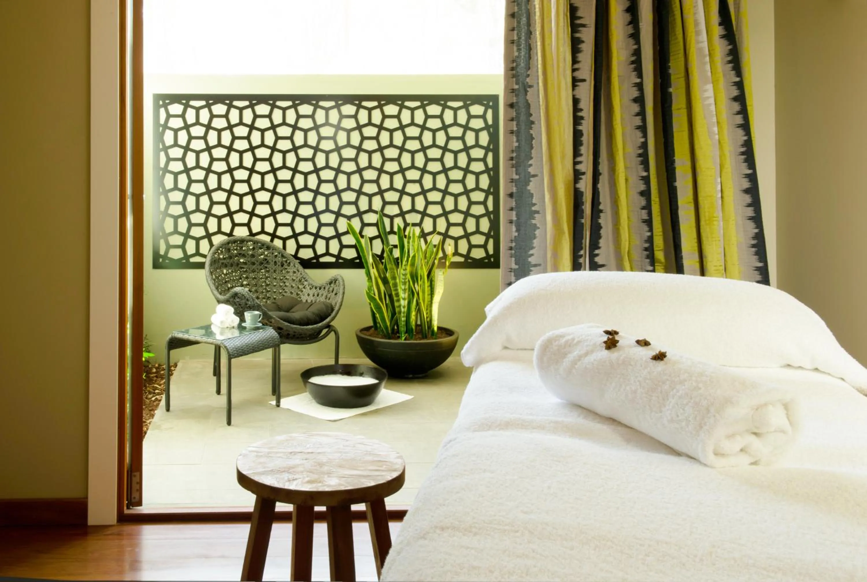 Massage, Bed in Spicers Vineyards Estate