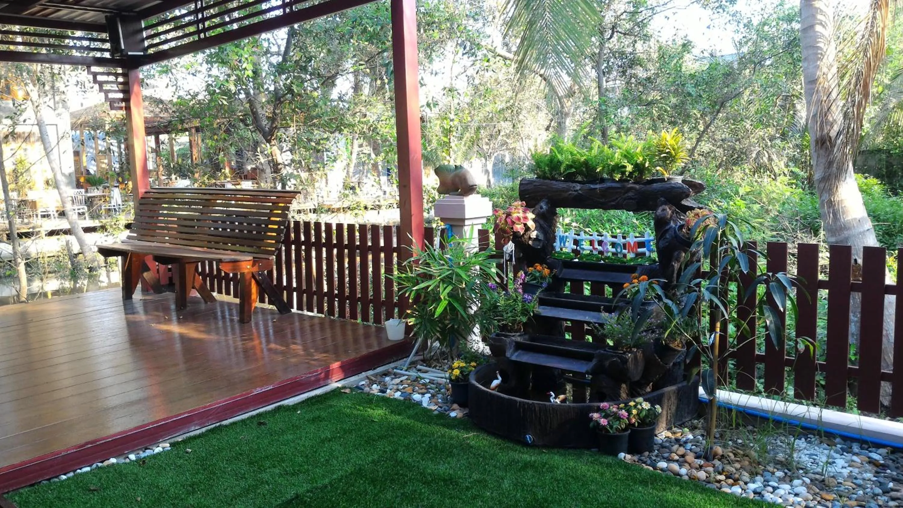 Restaurant/places to eat in Aple Homestay