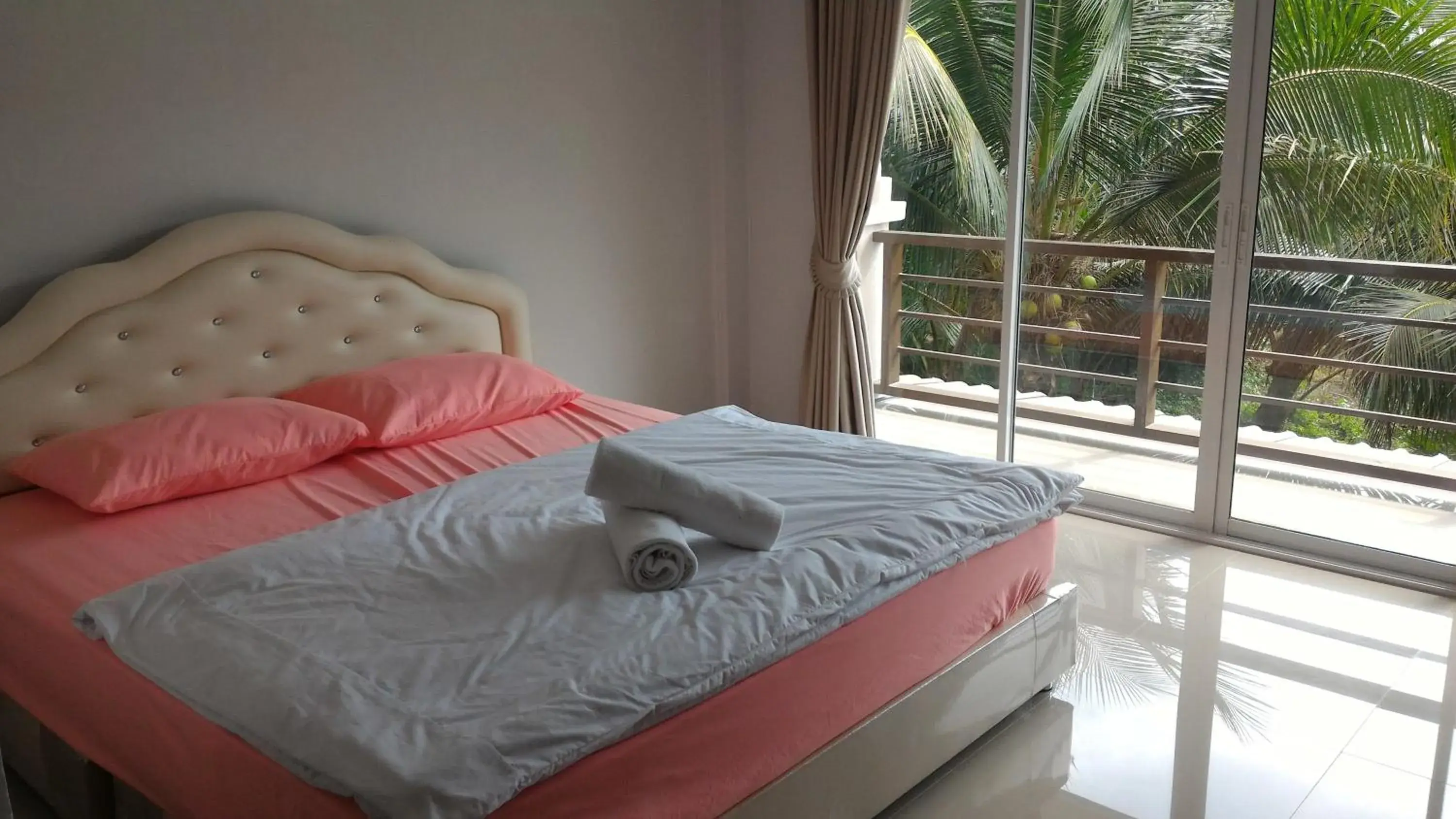 Deluxe Double Room with Balcony in Aple Homestay Deluxe Double Room with Balcony in Aple Homestay