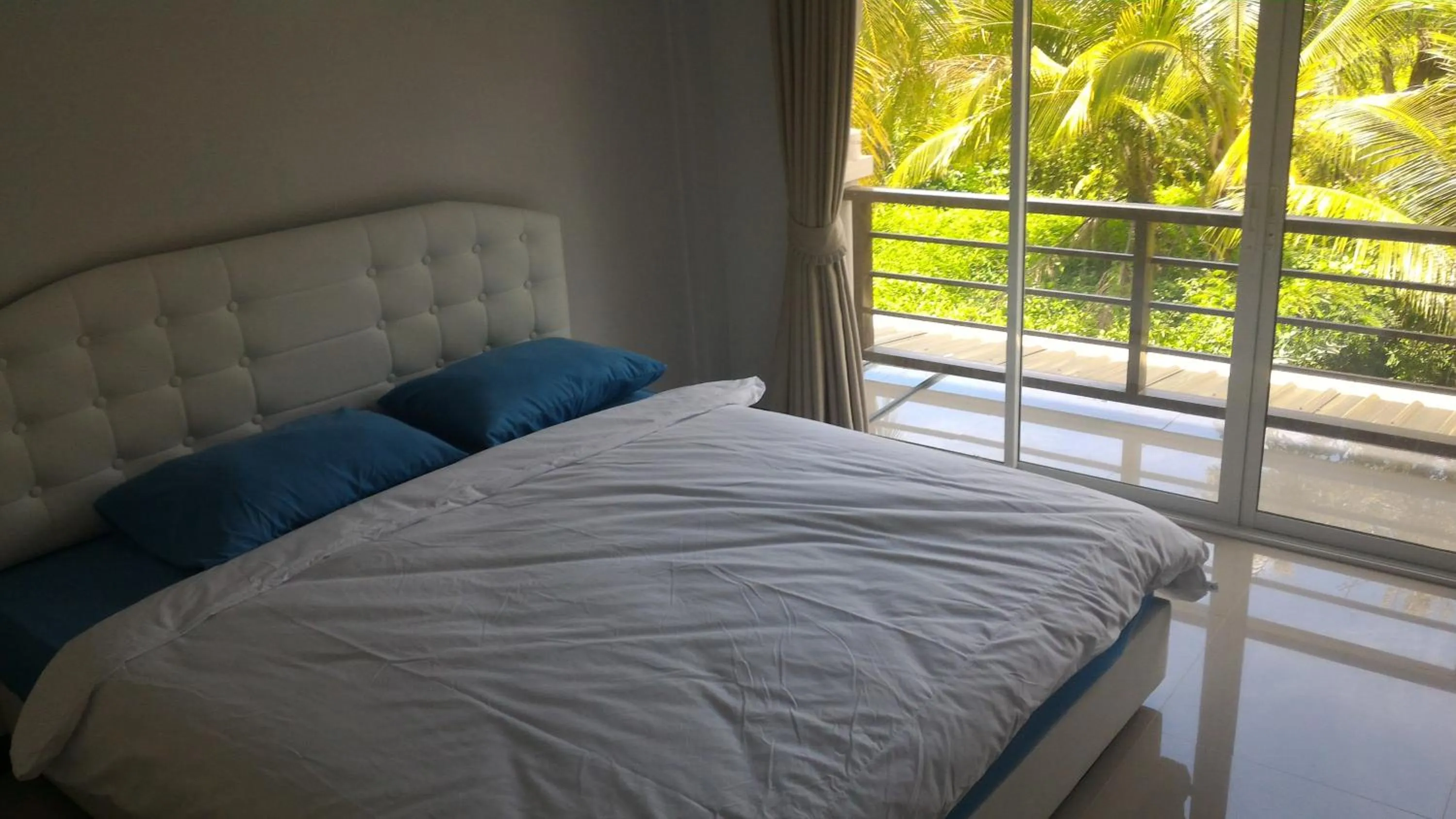 Shower, Bed in Aple Homestay