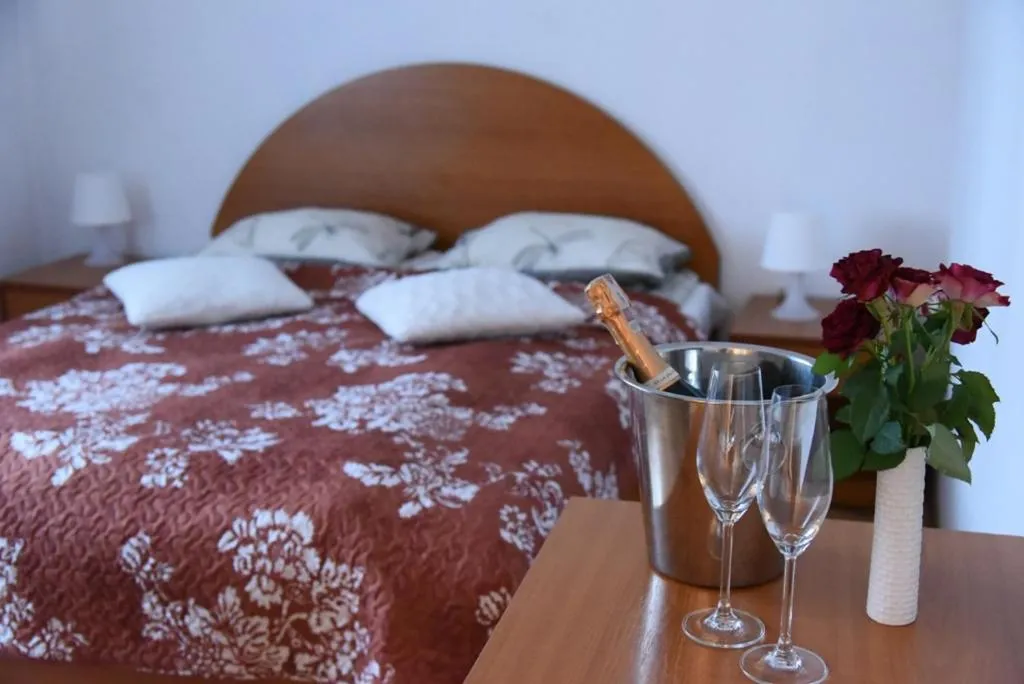 Bedroom, Bed in Corum