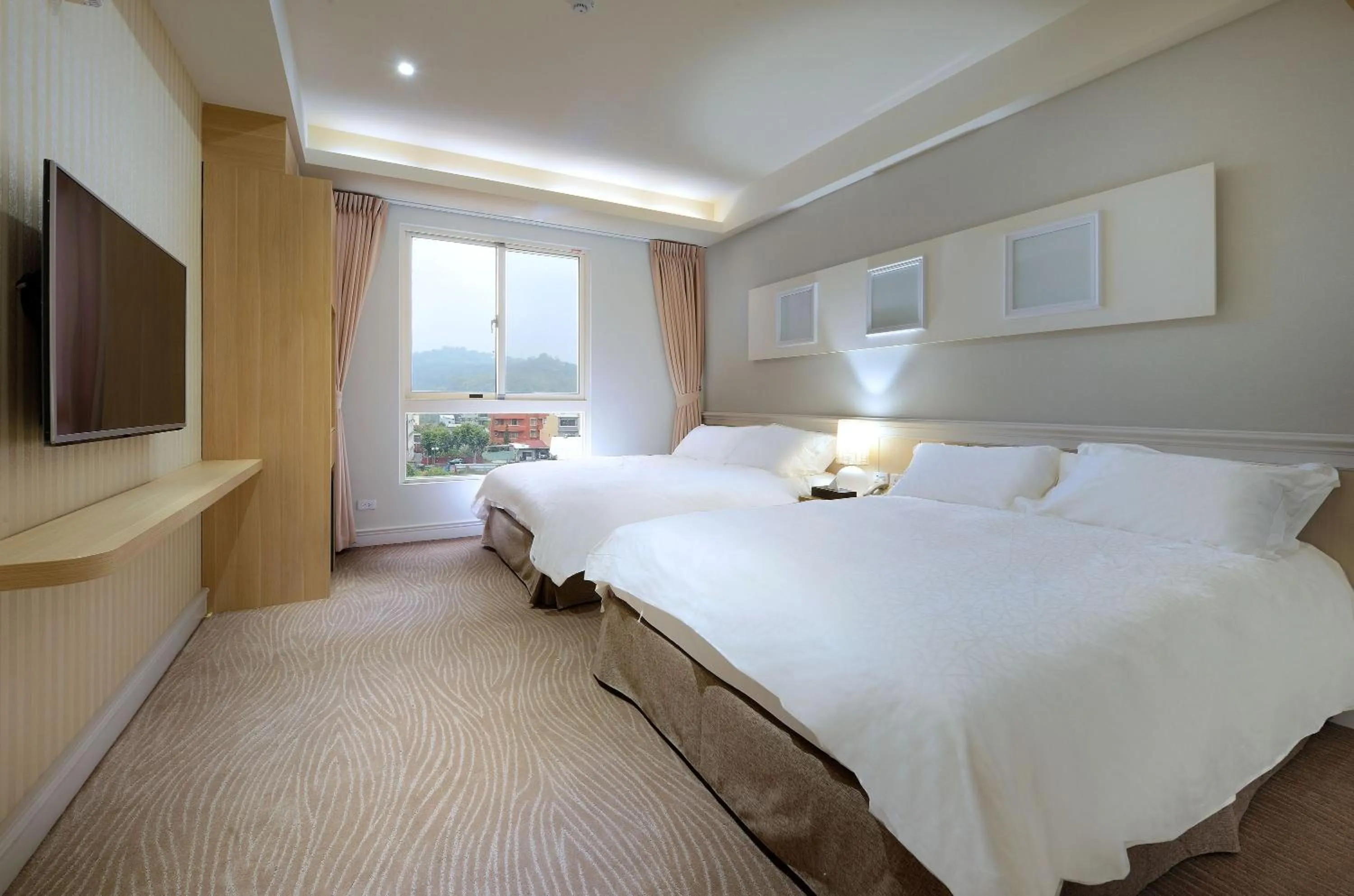 Photo of the whole room, Bed in Caffir Garden Hotel