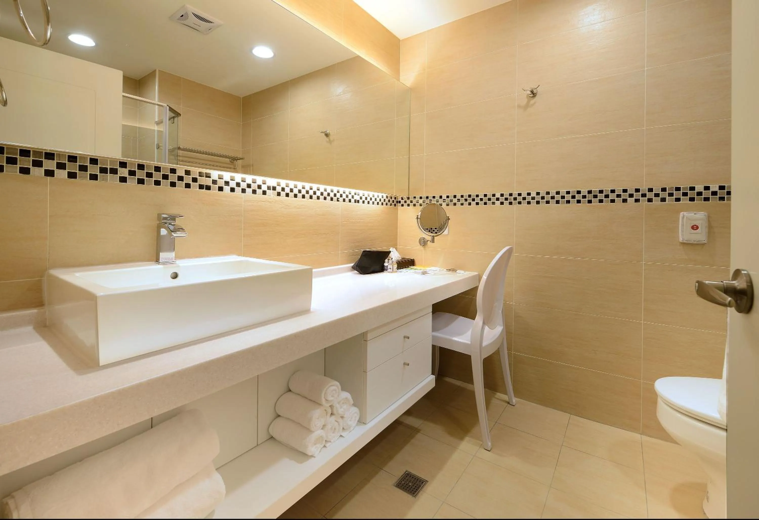 Bathroom in Caffir Garden Hotel