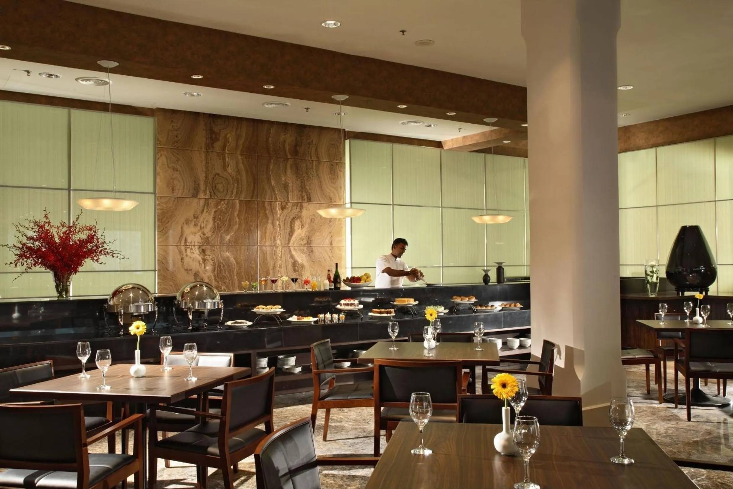 Restaurant/places to eat in York Hotel