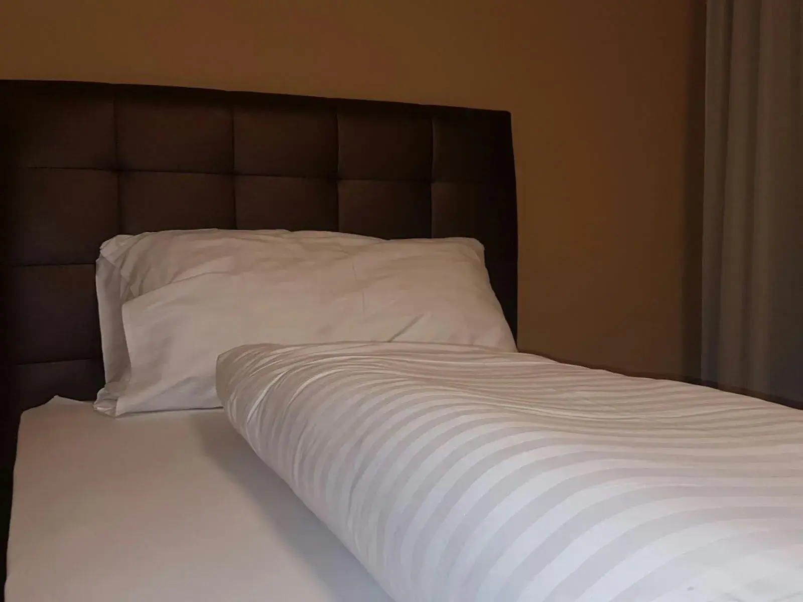 Single Room with Shared Toilet in Hotel Bahnhof Single Room with Shared Toilet in Hotel Bahnhof