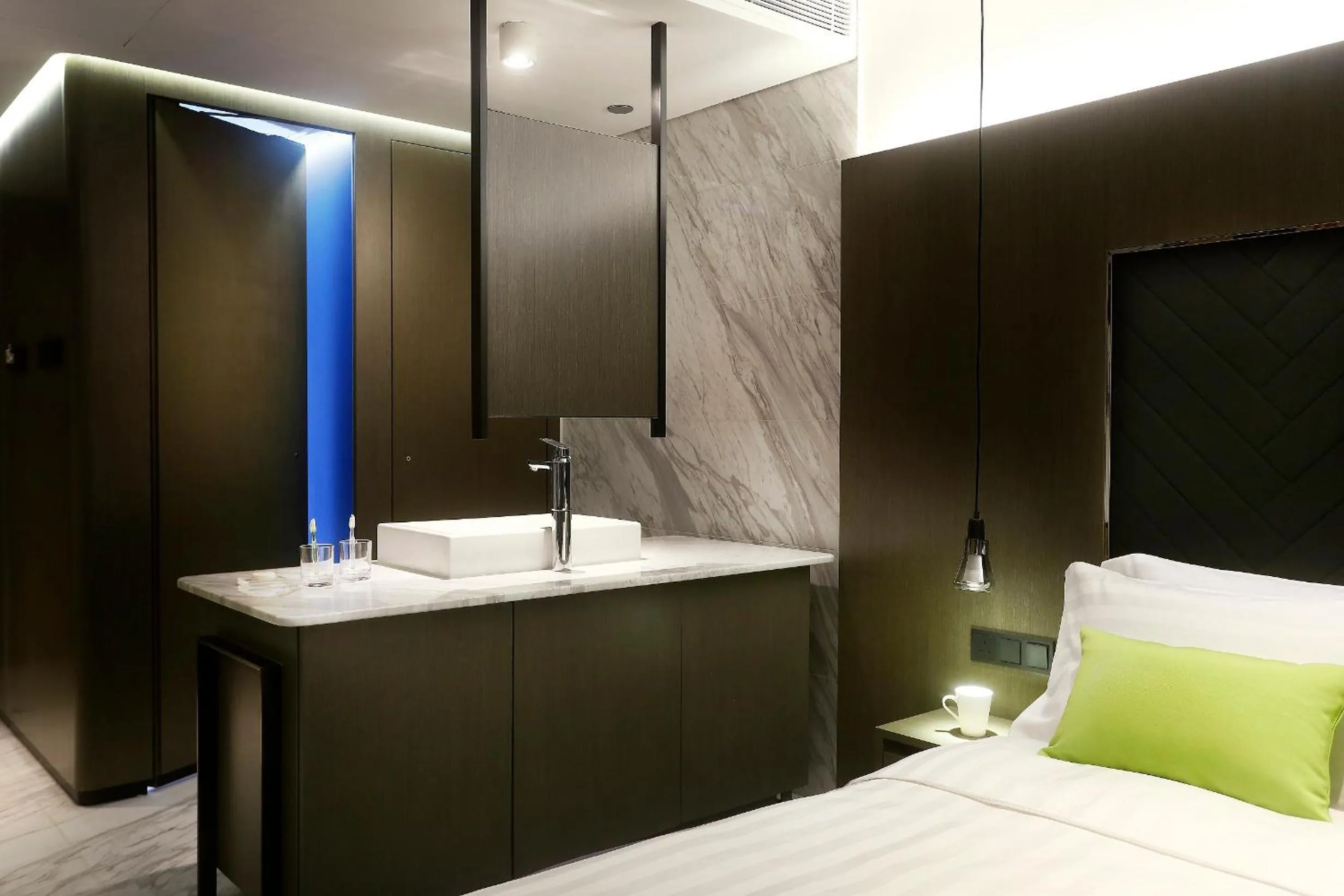 Toilet, Bed in Hotel Ease Tsuen Wan