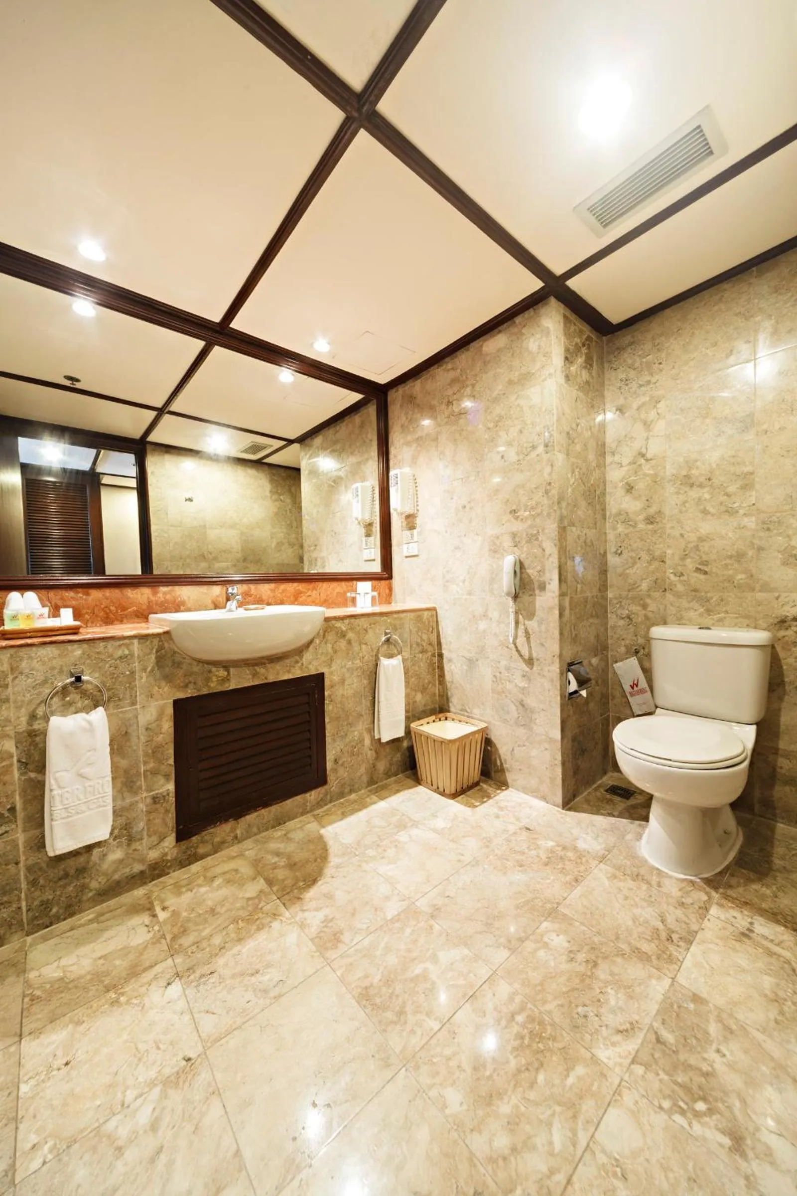 Bathroom in Waterfront Airport Hotel and Casino