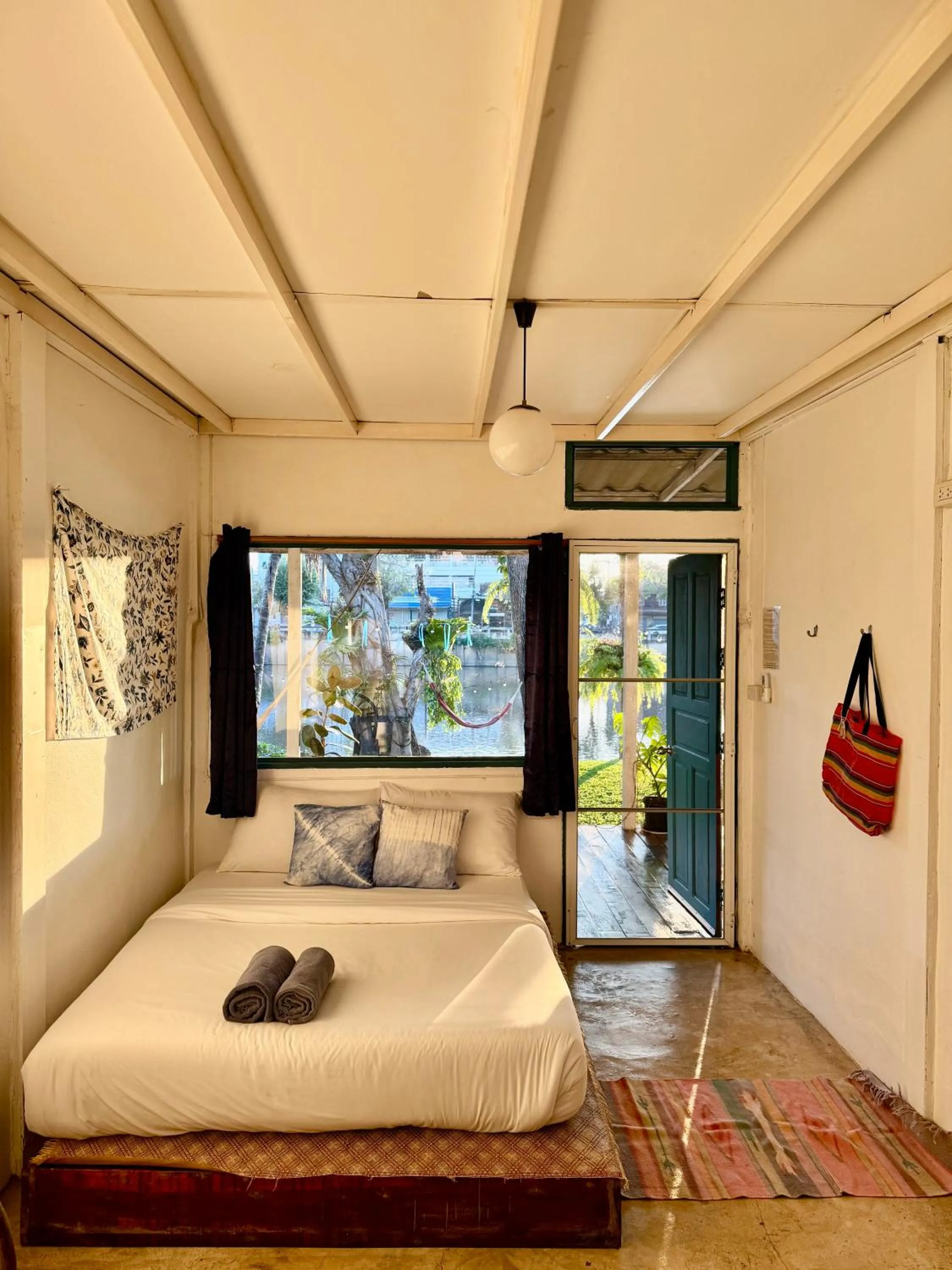 Bed in Ban Narai River Guesthouse