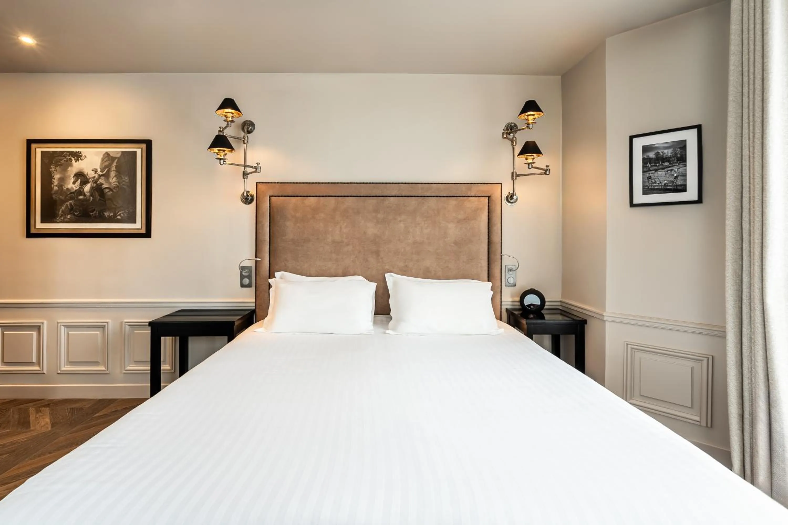 Bed in Hôtel Perreyve - Jardin du Luxembourg