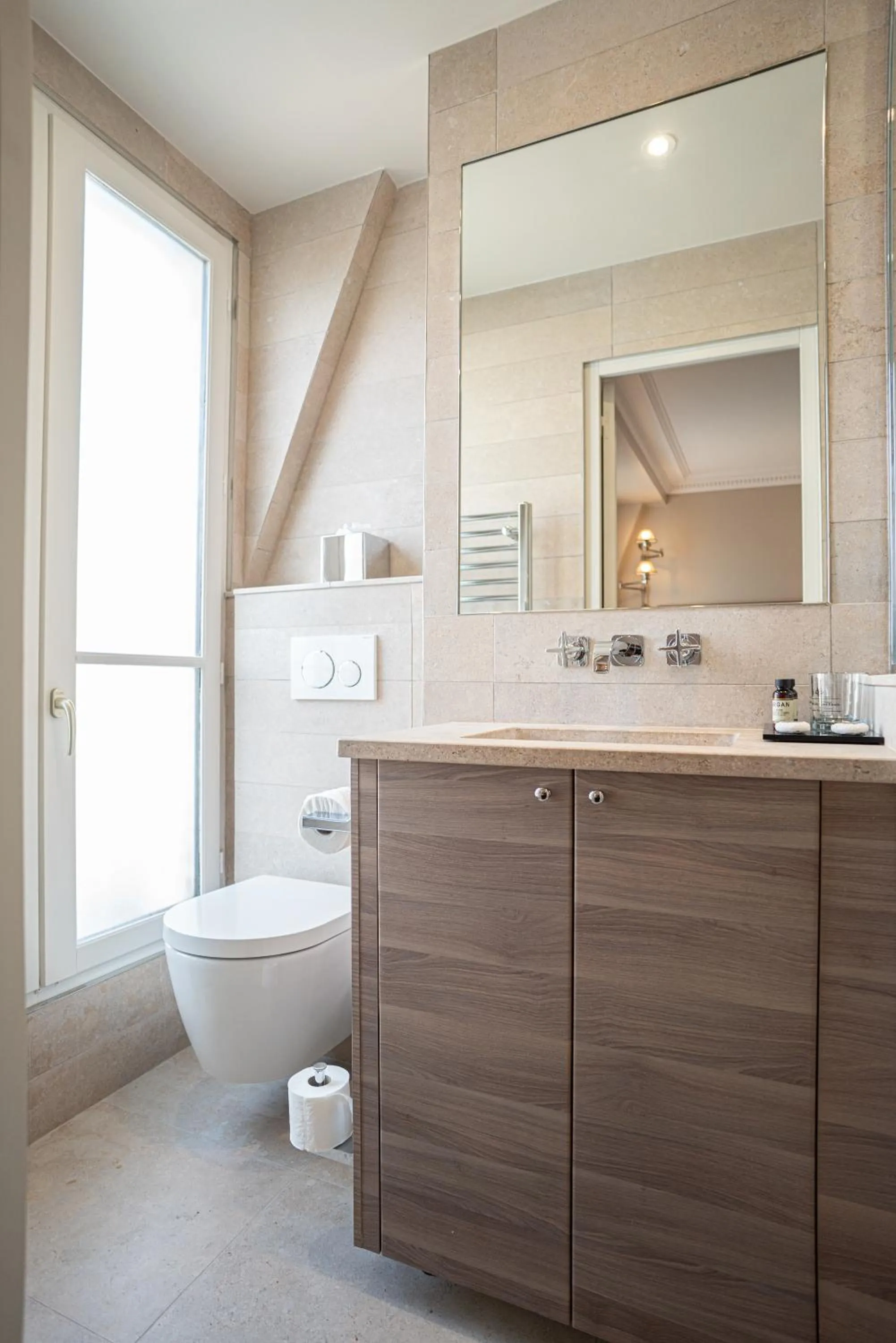 Bathroom in Hôtel Perreyve - Jardin du Luxembourg