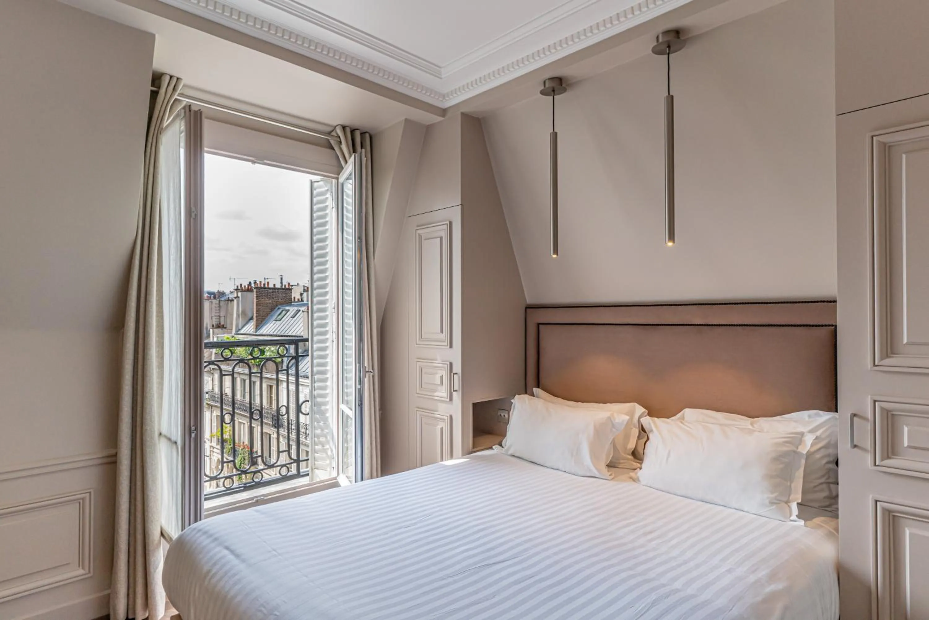 Bedroom, Bed in Hôtel Perreyve - Jardin du Luxembourg