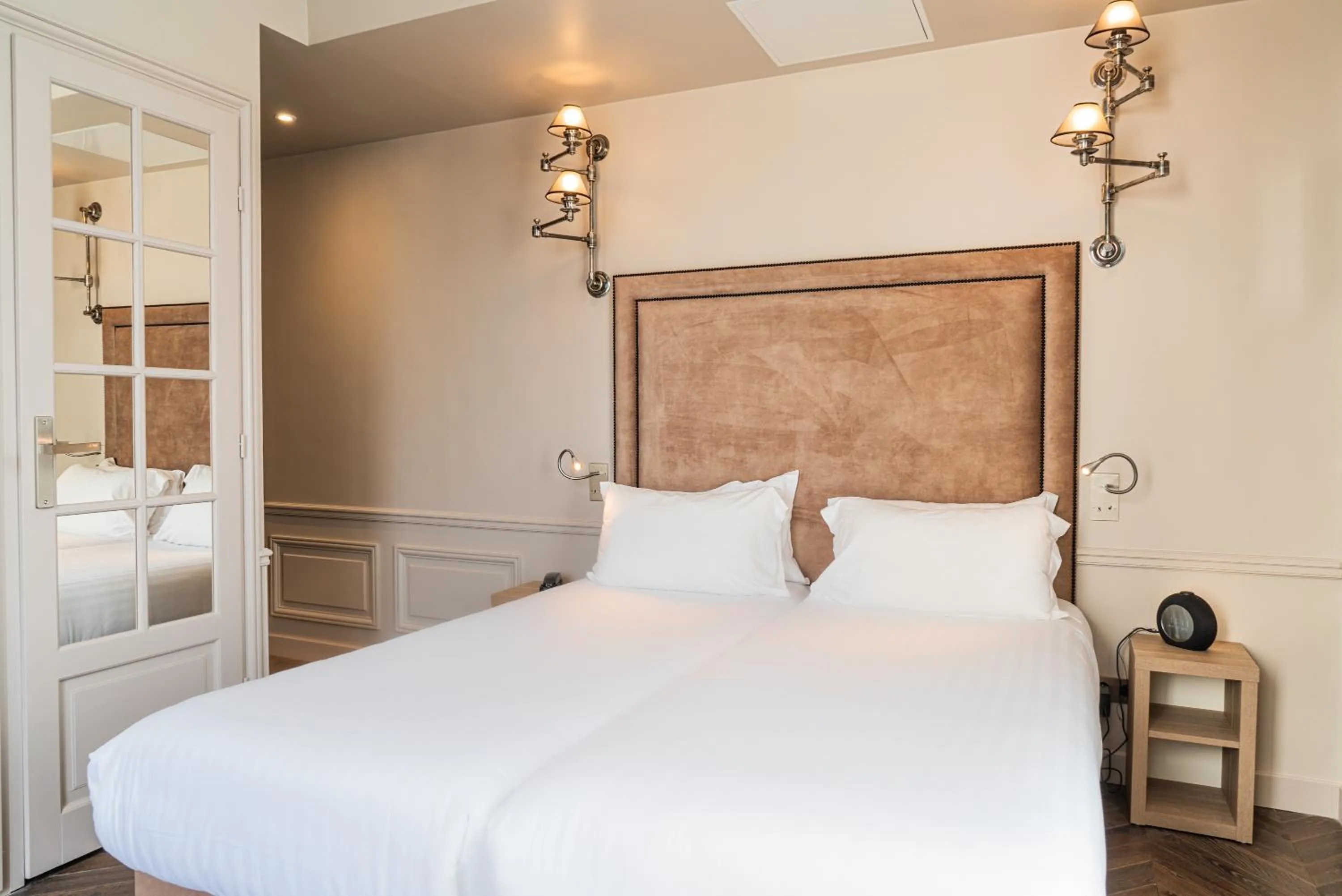 Bedroom, Bed in Hôtel Perreyve - Jardin du Luxembourg