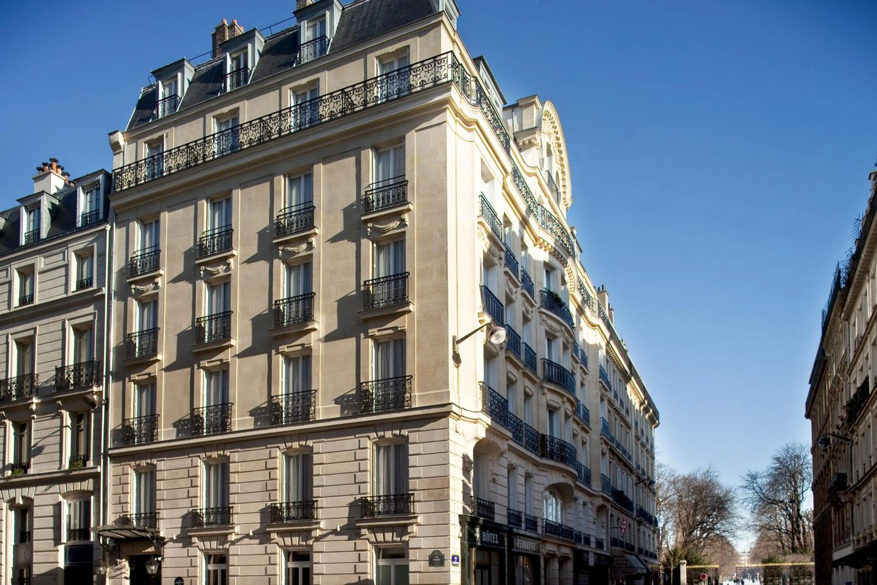 Property building in Hôtel Perreyve - Jardin du Luxembourg
