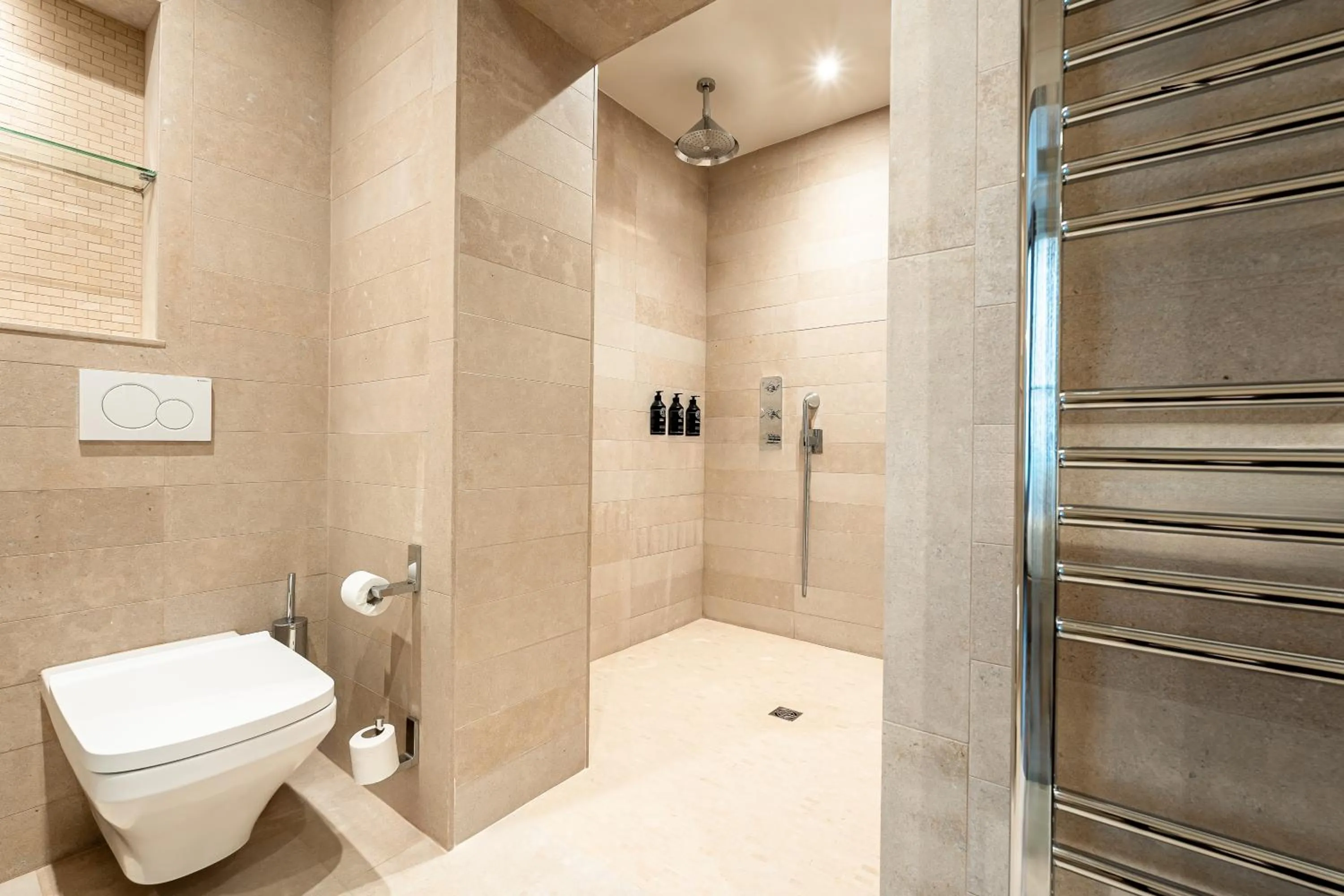 Shower in Hôtel Perreyve - Jardin du Luxembourg