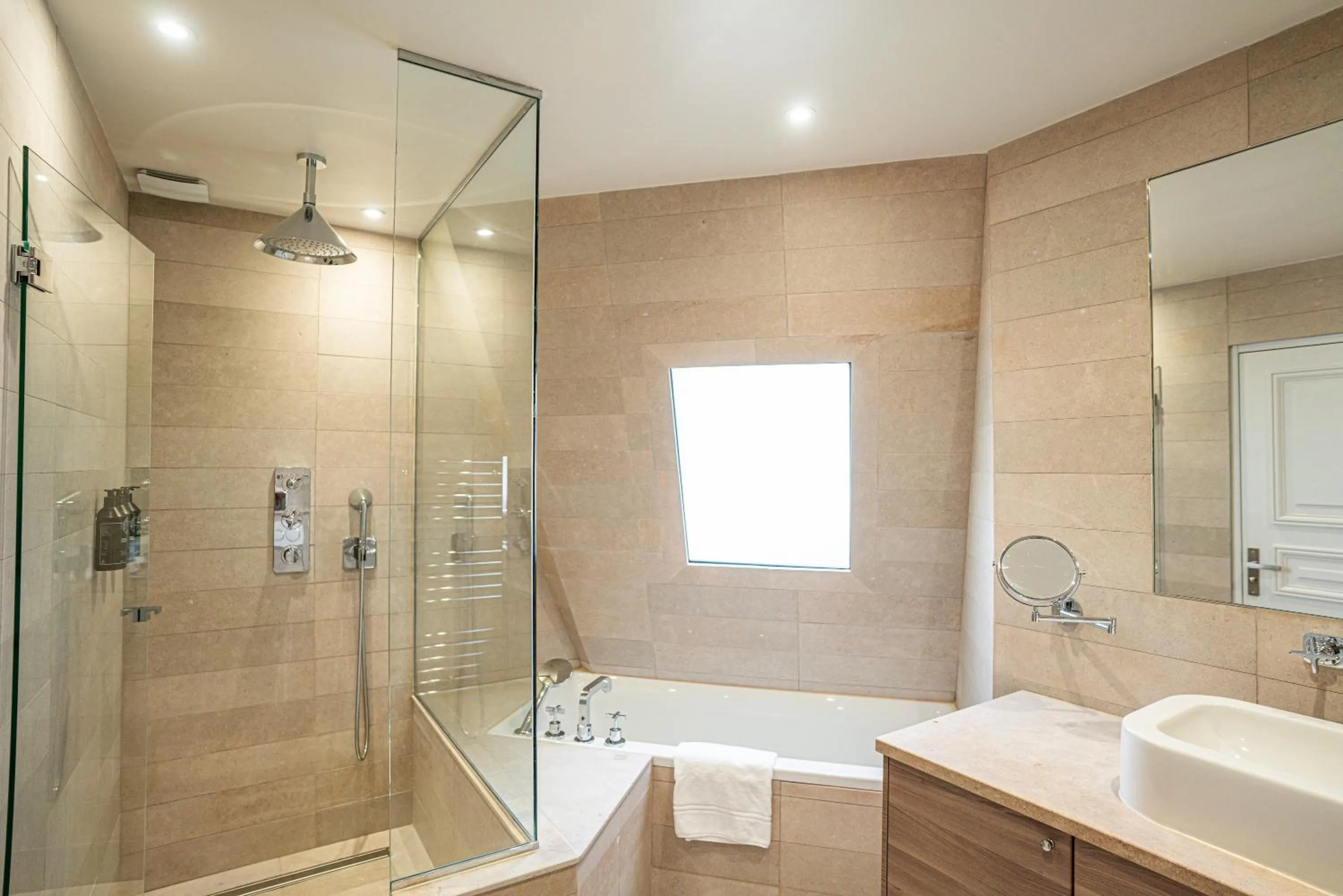 Shower in Hôtel Perreyve - Jardin du Luxembourg