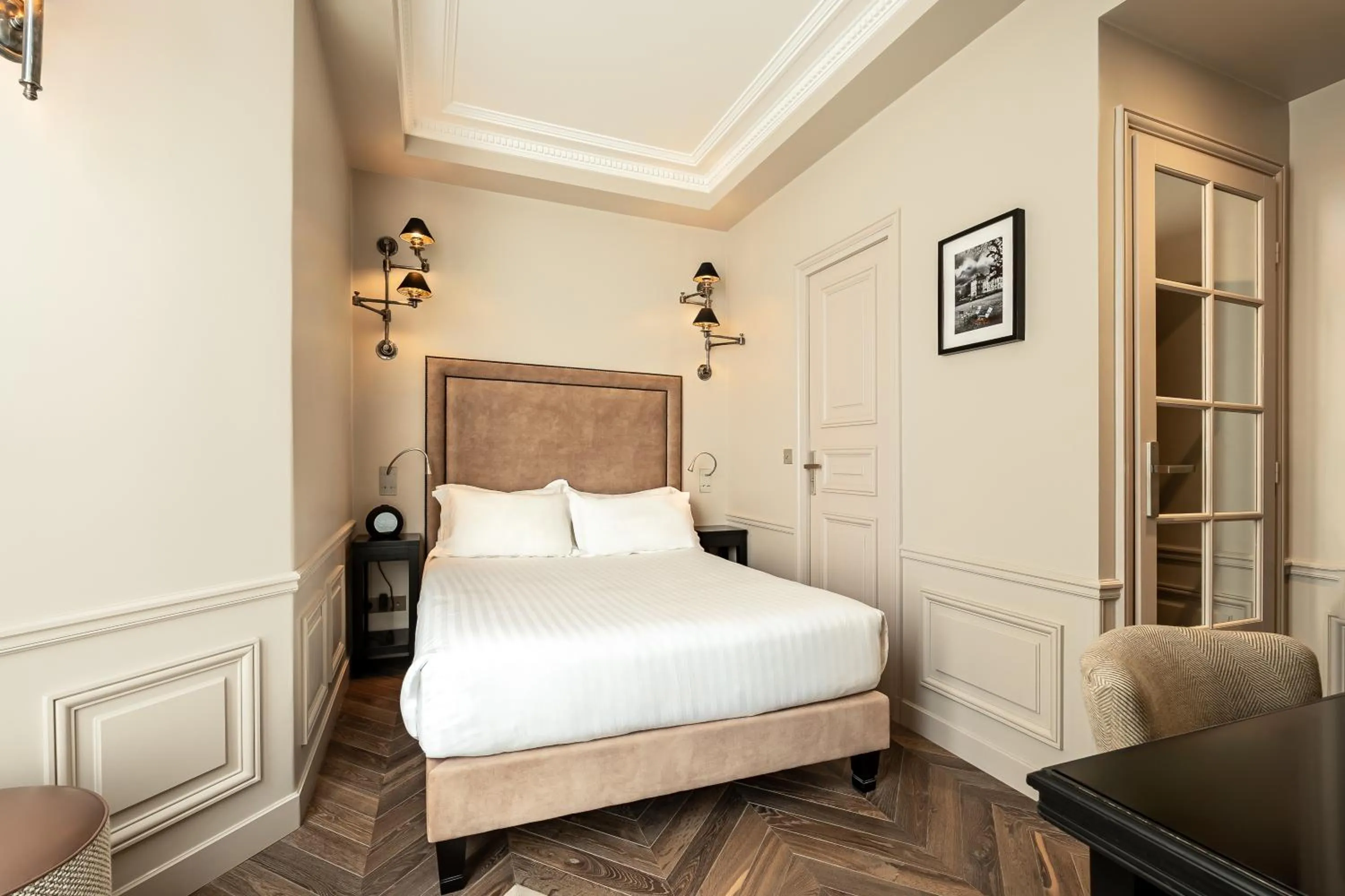 Bed in Hôtel Perreyve - Jardin du Luxembourg