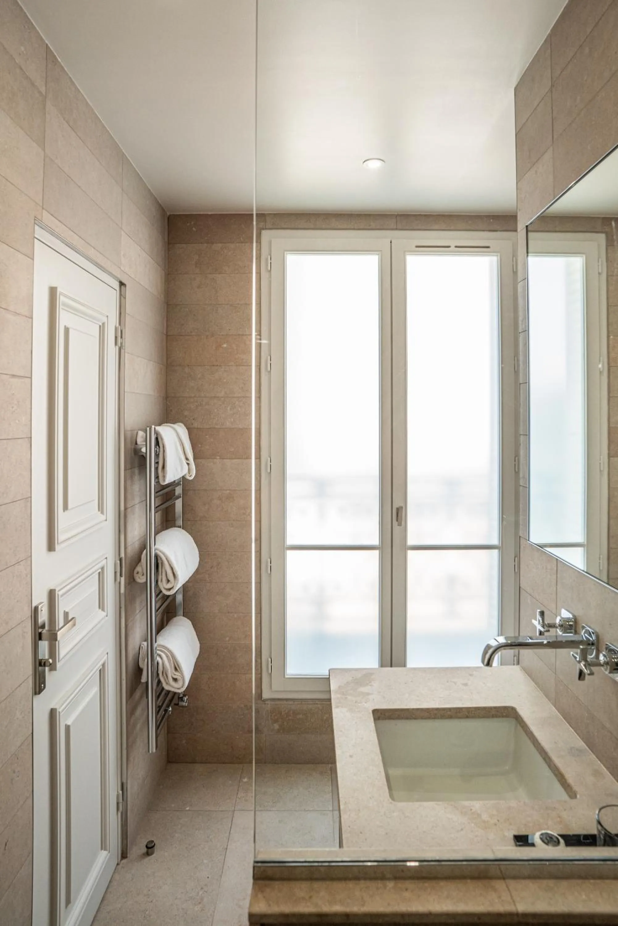 Bathroom in Hôtel Perreyve - Jardin du Luxembourg