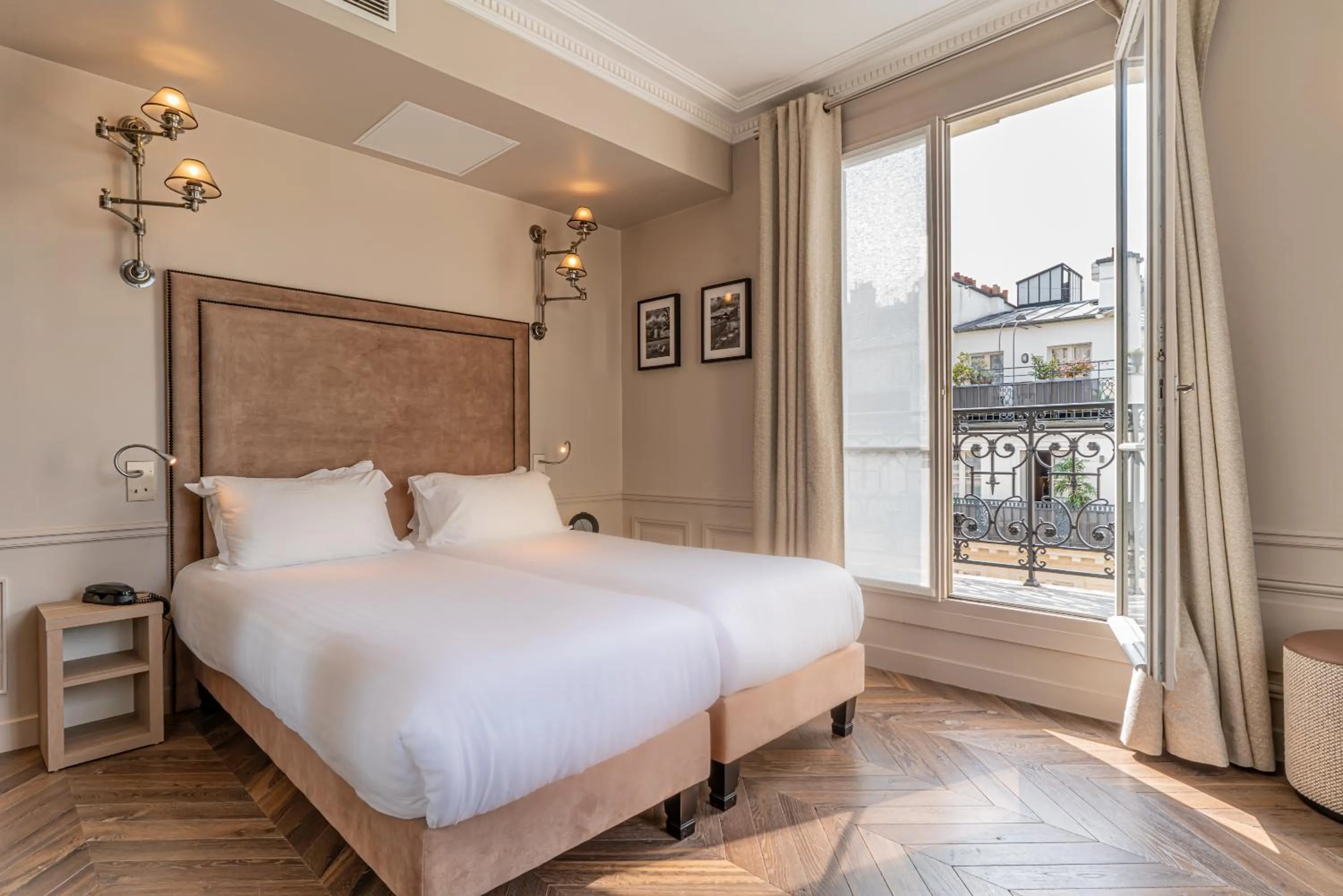 Photo of the whole room, Bed in Hôtel Perreyve - Jardin du Luxembourg