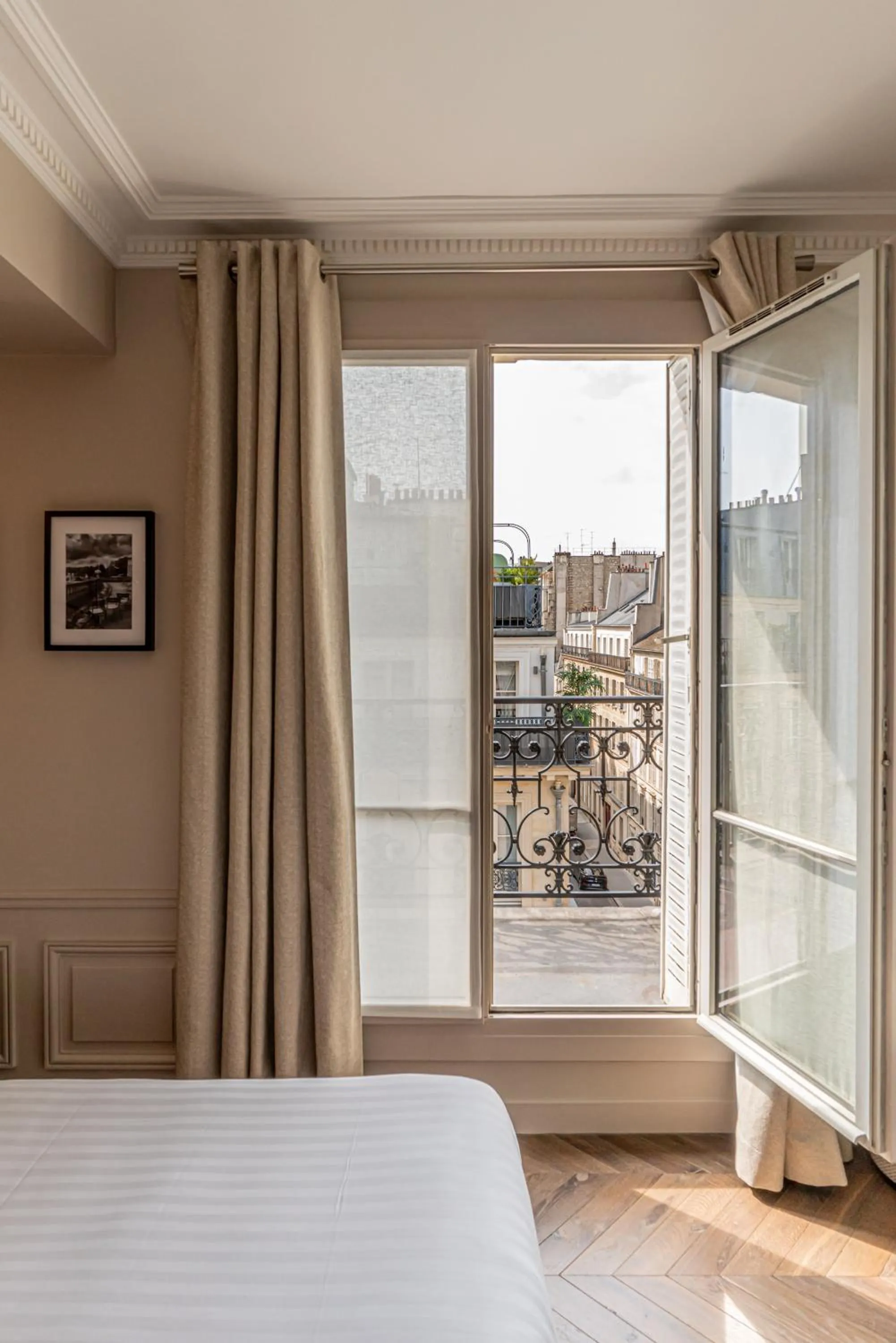 View (from property/room), Bed in Hôtel Perreyve - Jardin du Luxembourg