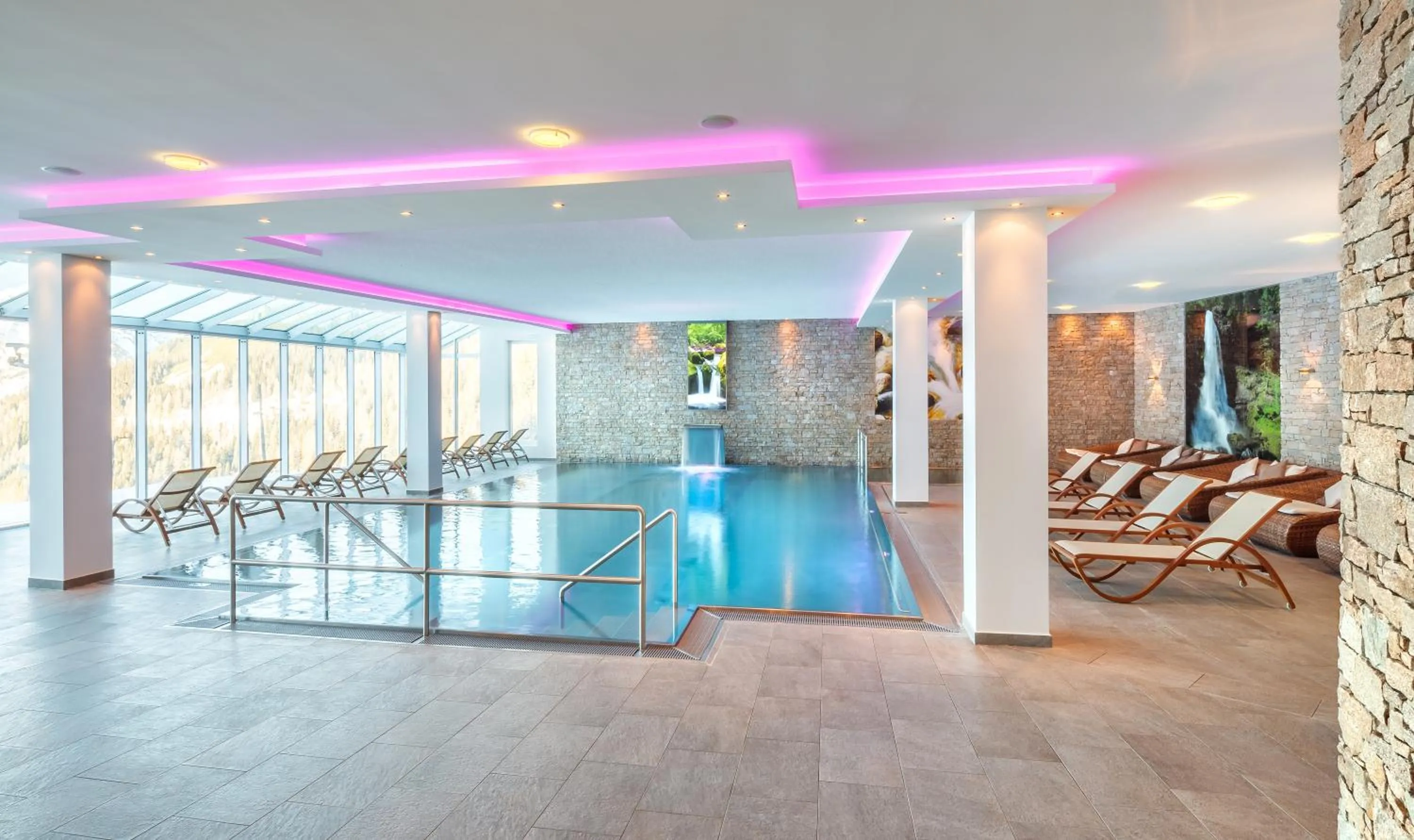 Swimming pool in Hotel Almschlössl & Schrotteralm