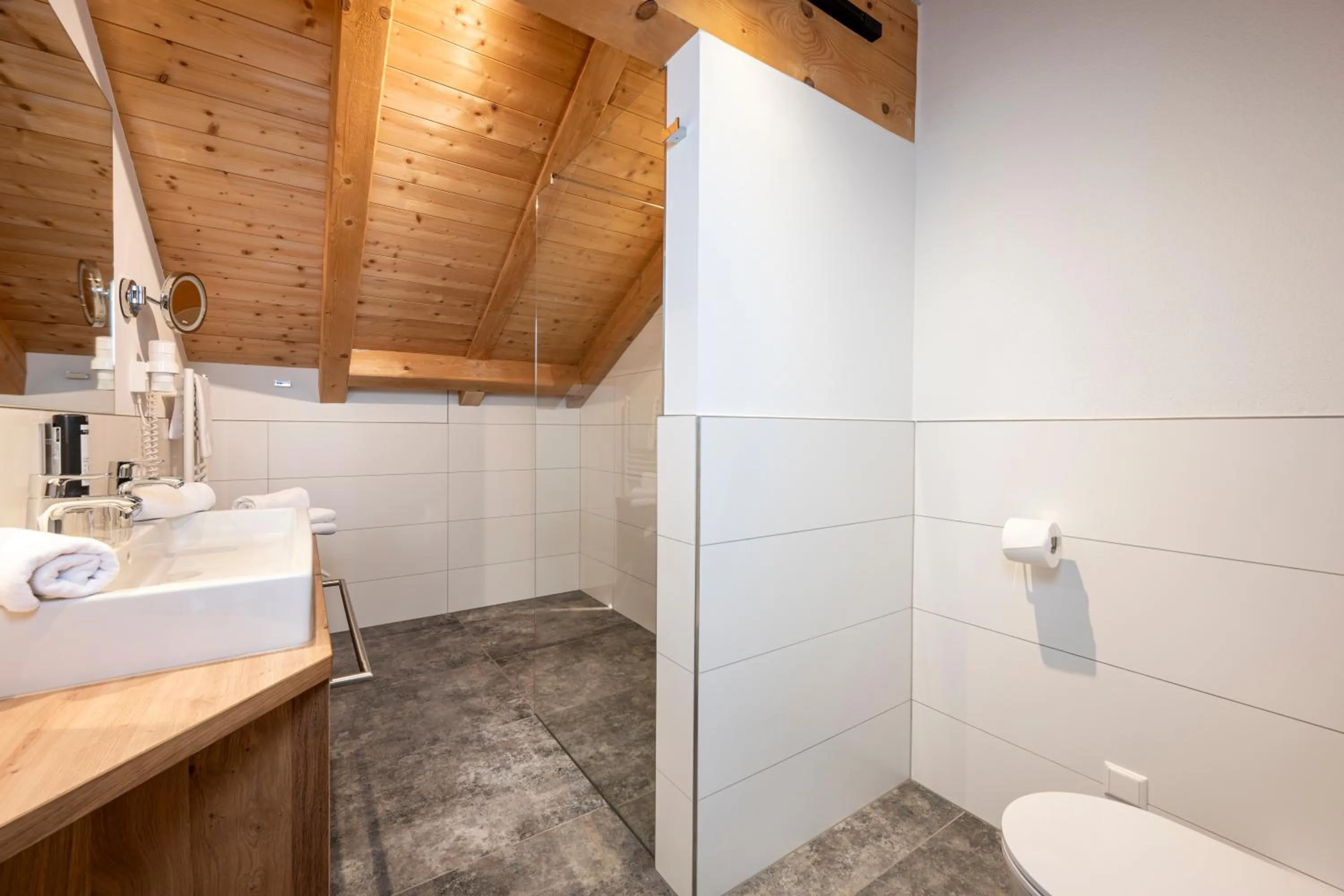 Shower in Hotel Almschlössl & Schrotteralm