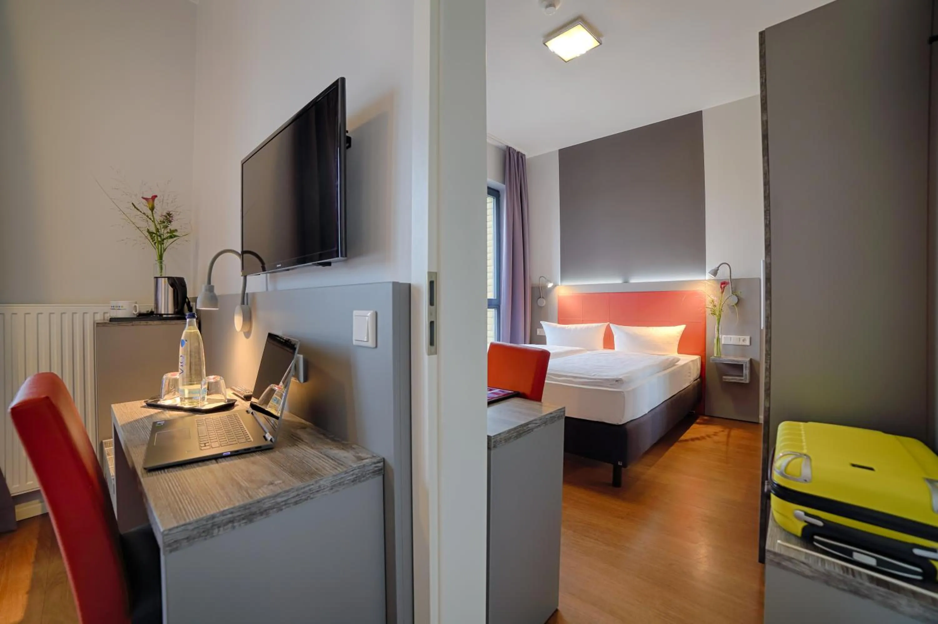 Bed in H+ Hotel 4Youth