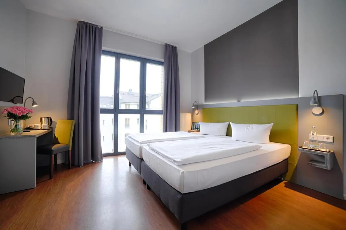 Bed in H+ Hotel 4Youth