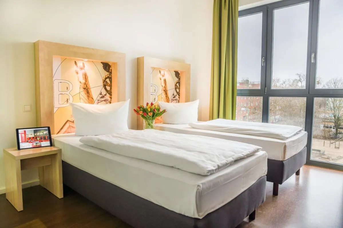 Bed in H+ Hotel 4Youth