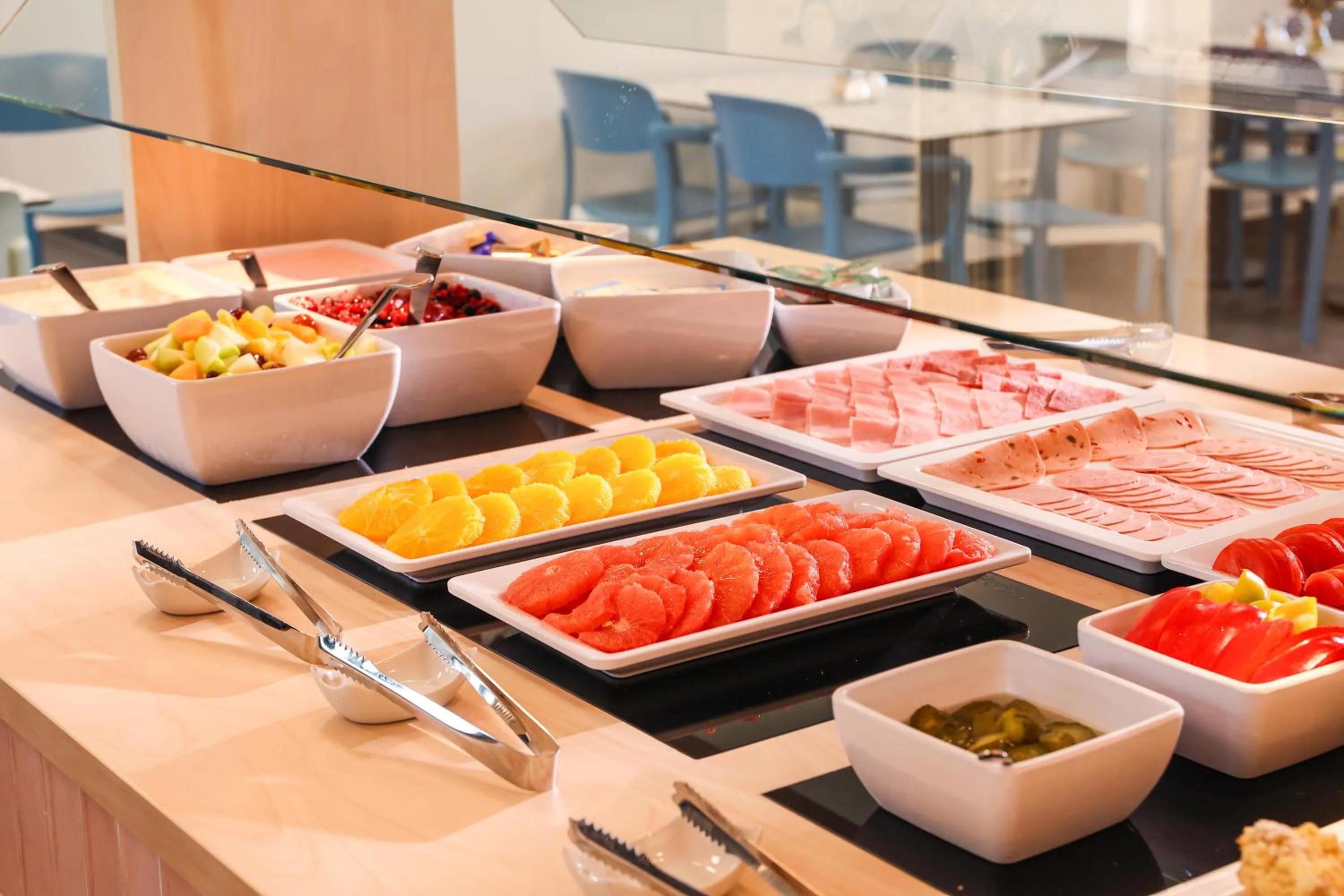 Continental breakfast in H+ Hotel 4Youth