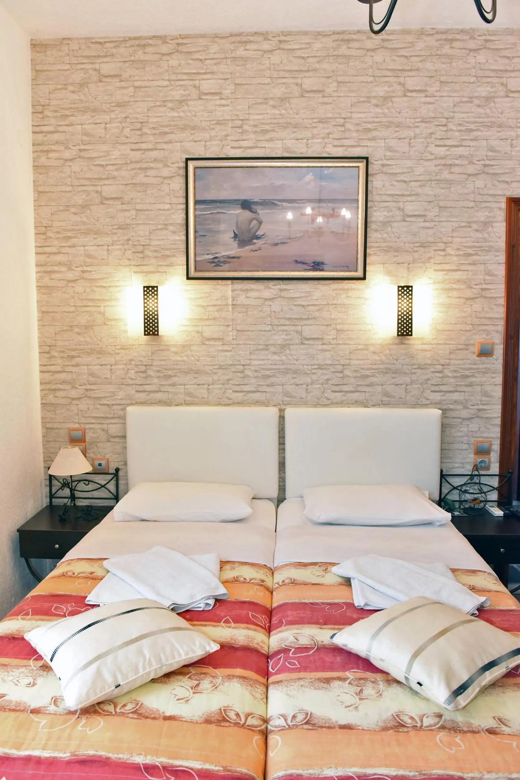 Bed in Aegean Wave - Faros