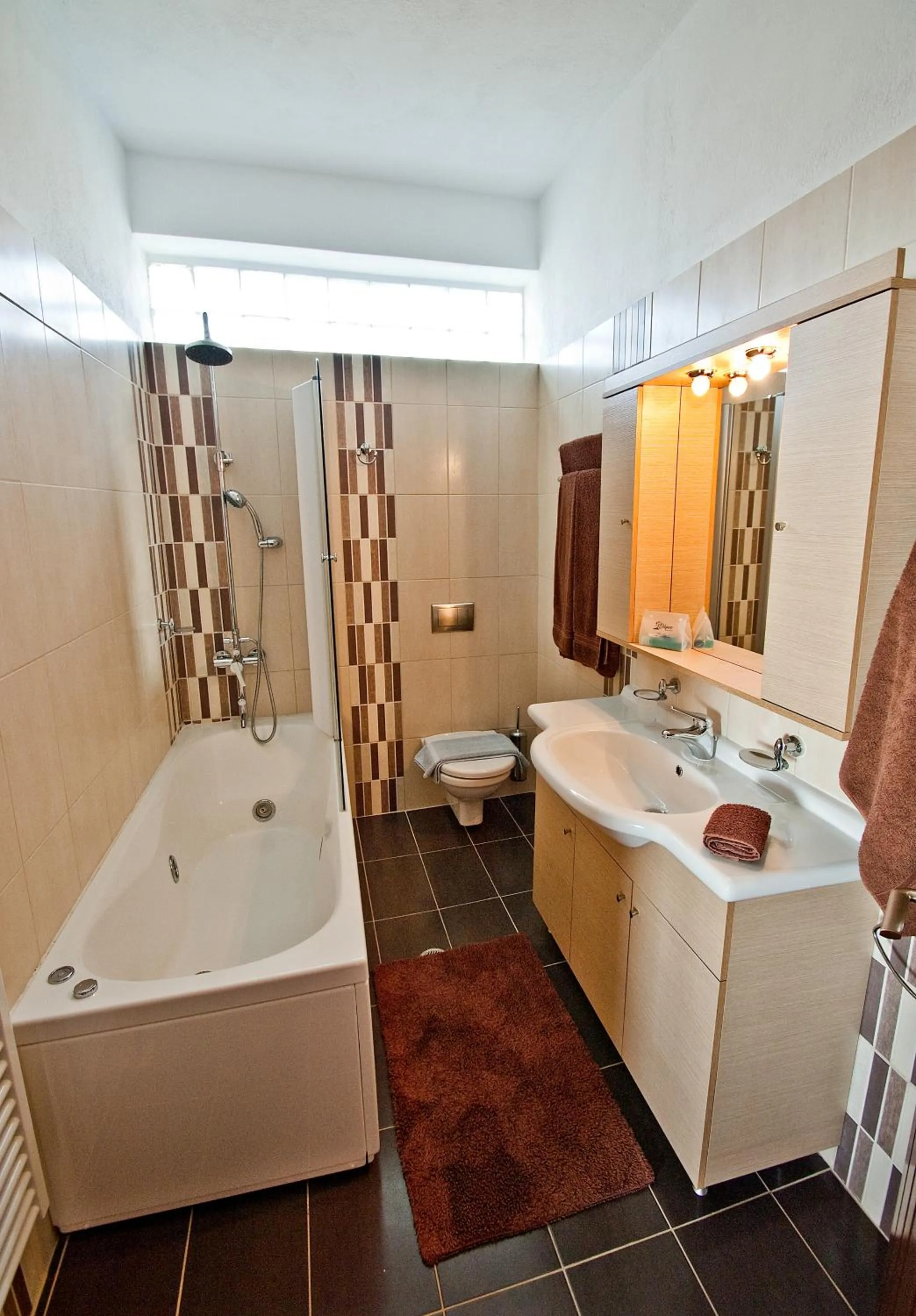 Hot Tub in Aegean Wave - Faros