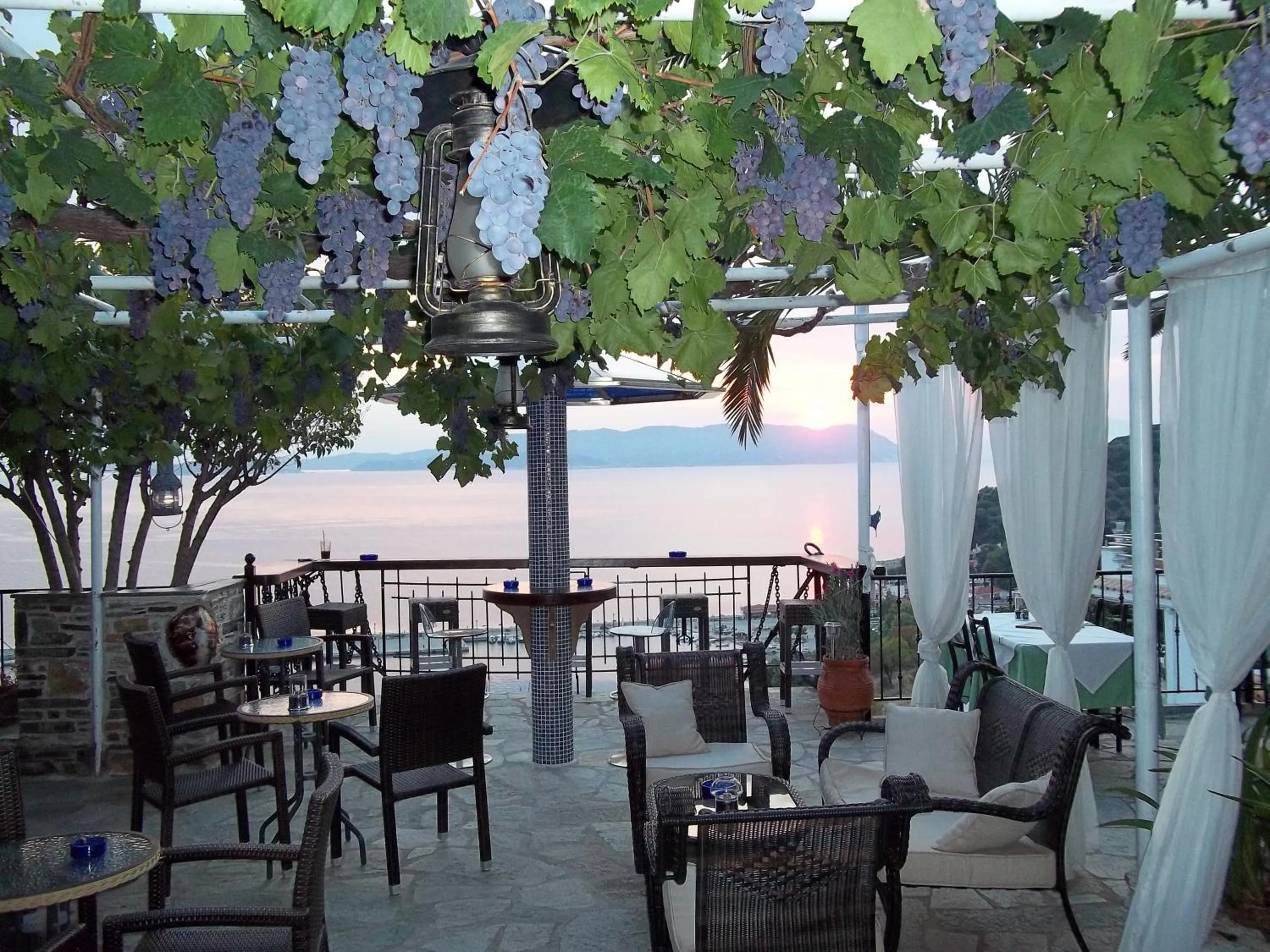 Lounge or bar in Aegean Wave - Faros