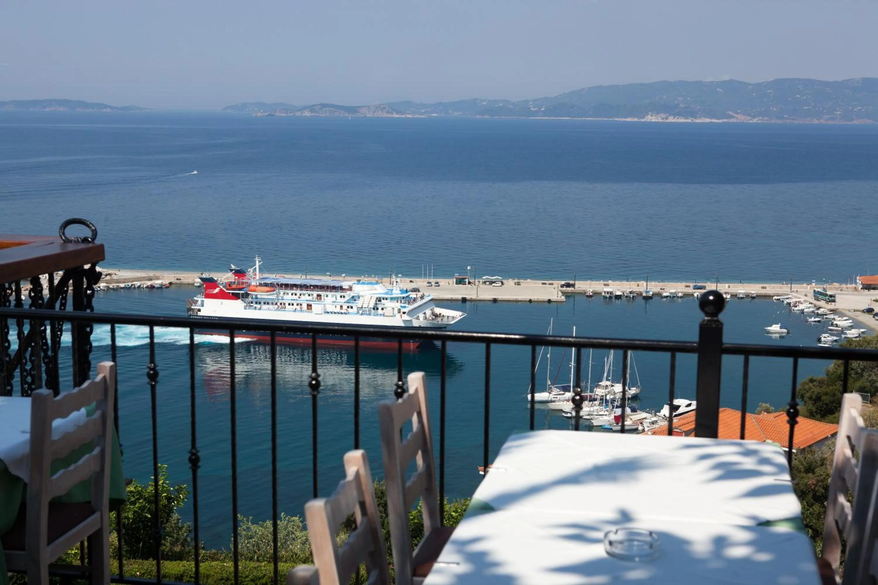 Restaurant/places to eat in Aegean Wave - Faros