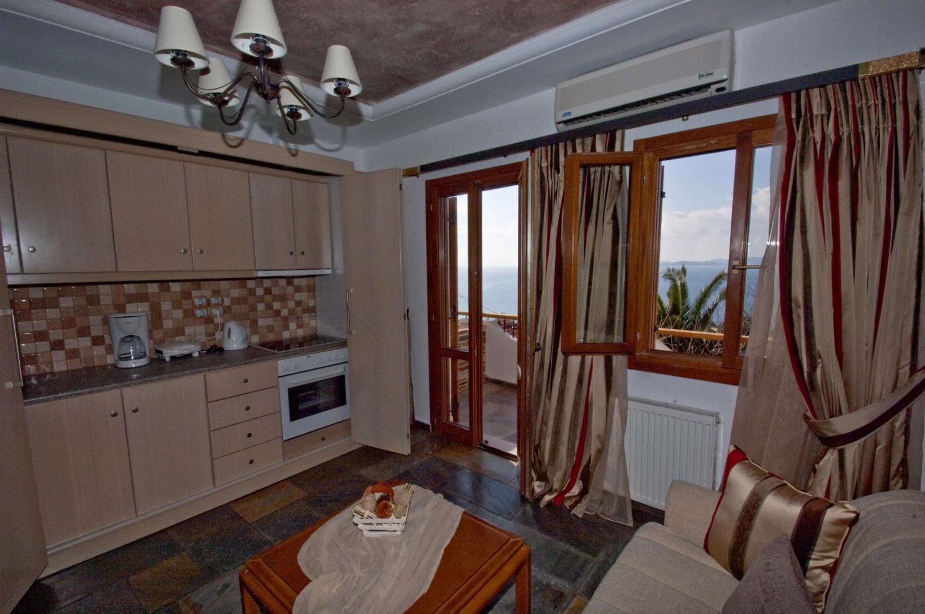 Kitchen or kitchenette in Aegean Wave - Faros