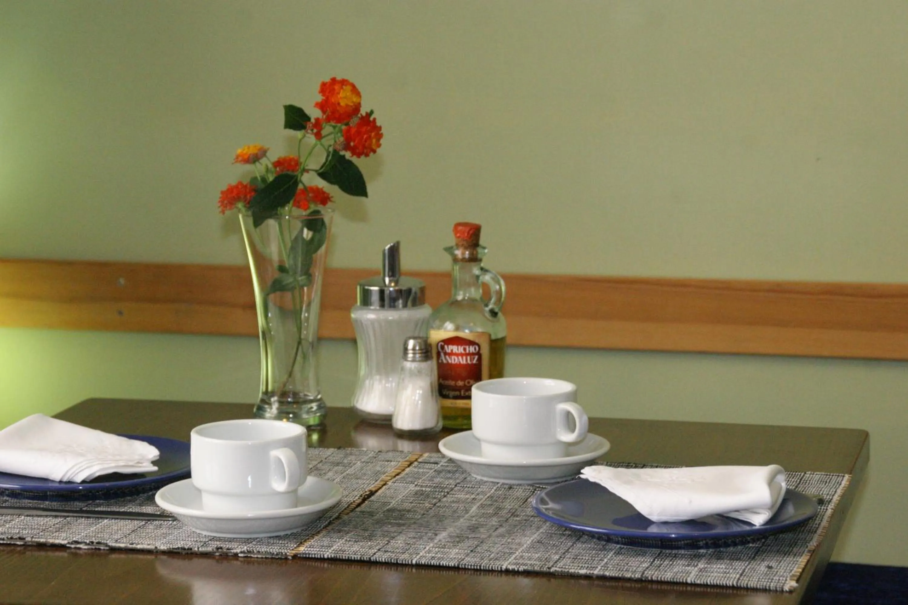 Restaurant/places to eat in Villa Alicia Guest House